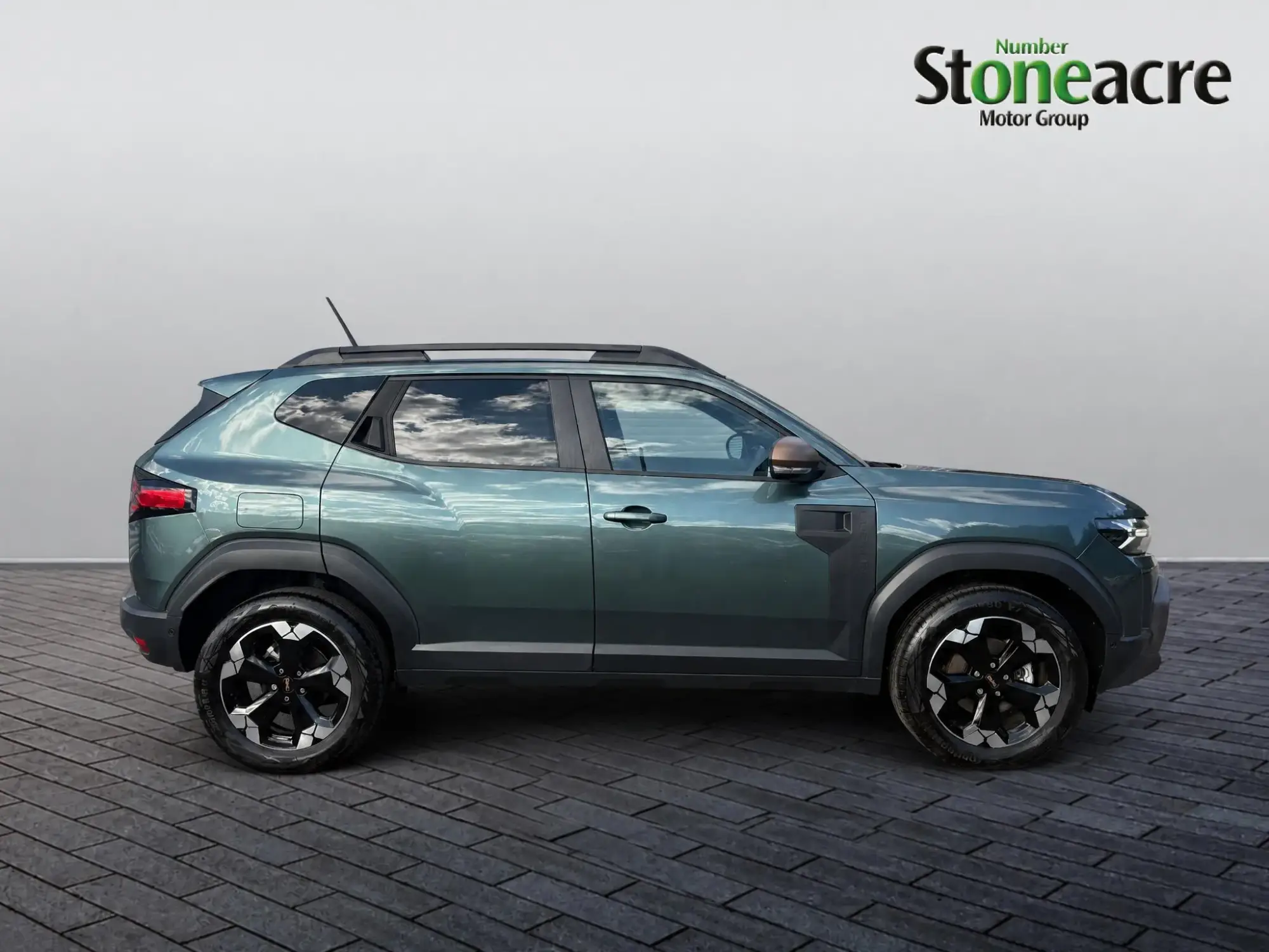 Dacia Duster Hybrid 1.6 Hybrid EXTREME Auto Euro 6 (s/s) 5dr YN25ZTB Image 2 Dacia Duster Hybrid 1.6 Hybrid EXTREME Auto Euro 6 (s/s) 5dr YN25ZTB Image 2