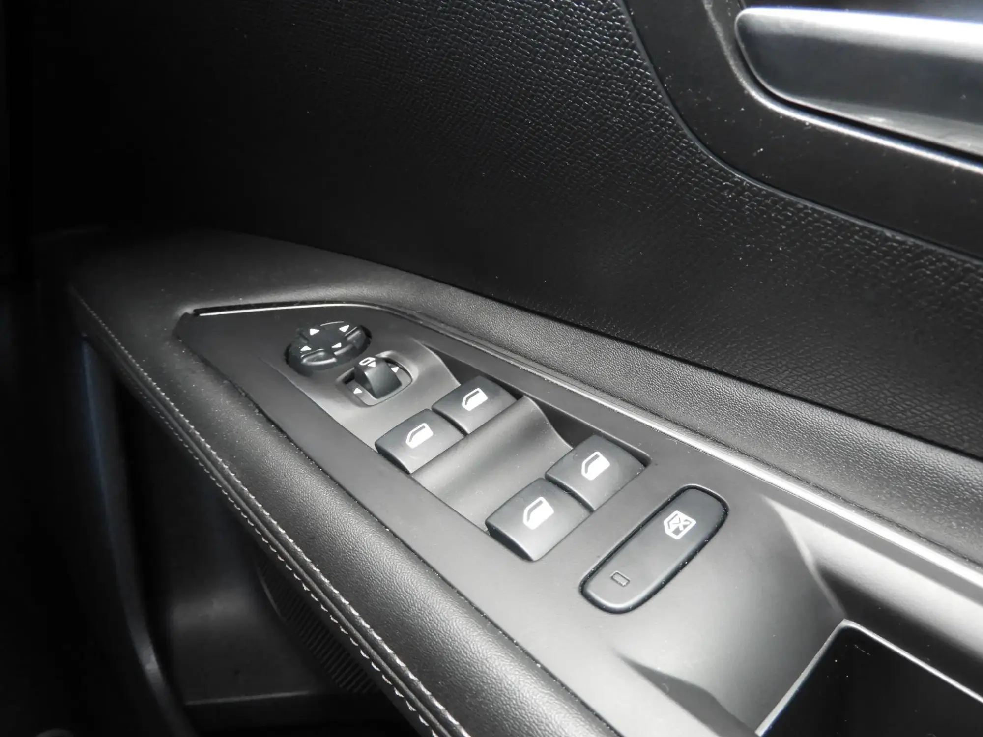 Peugeot 3008 Image 18 Peugeot 3008 Image 18