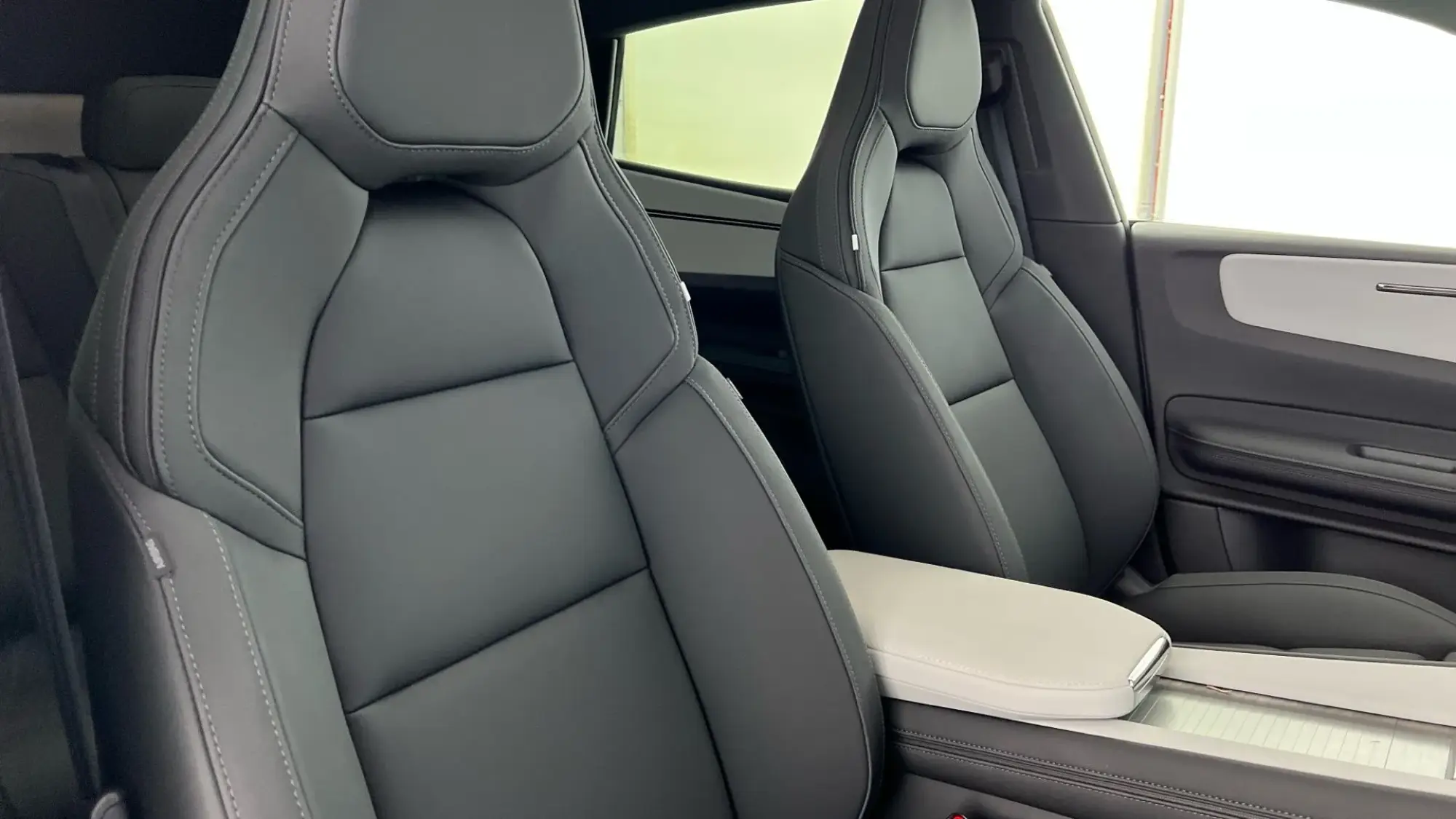 Polestar 4 Coupe Image 18