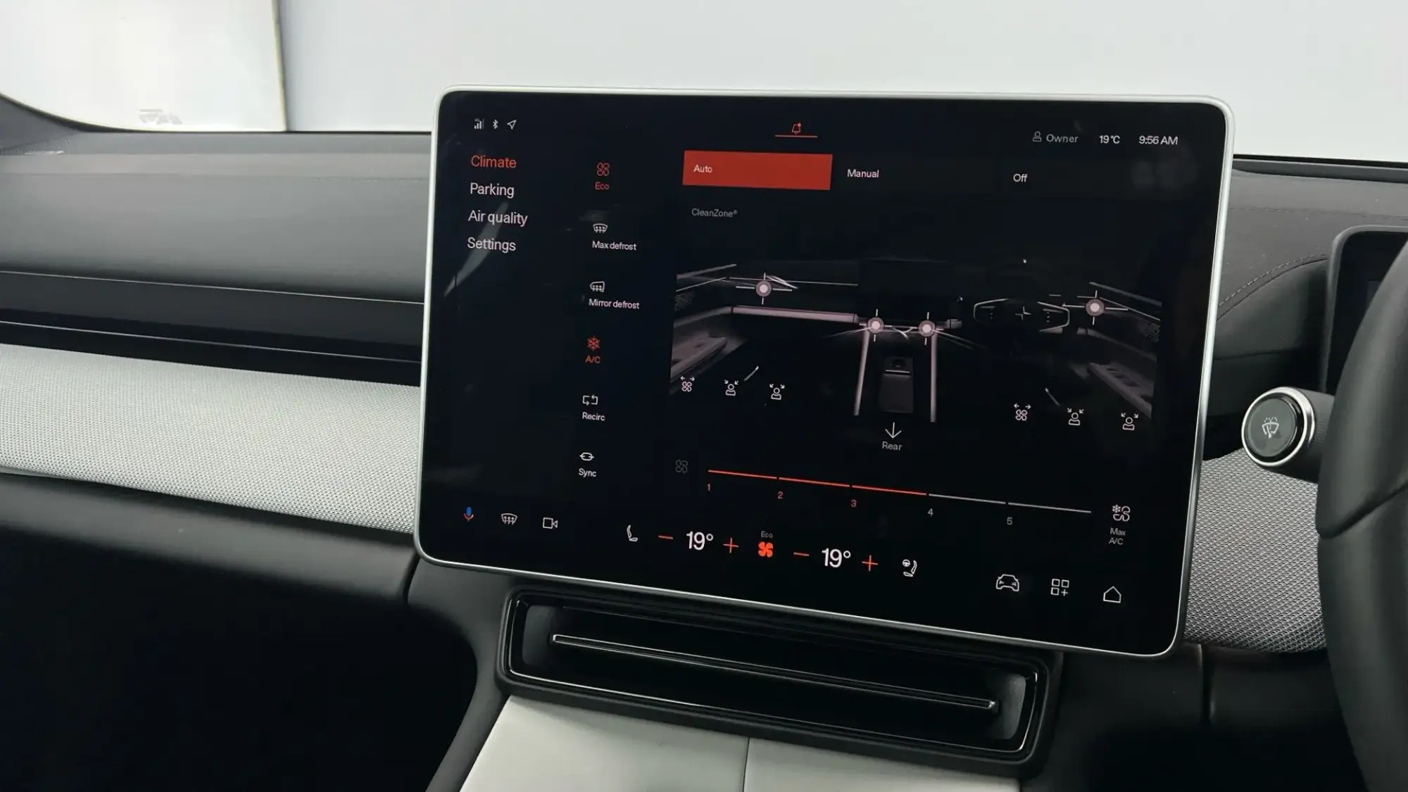 Polestar 4 SUV Image 15 Polestar 4 SUV Image 15