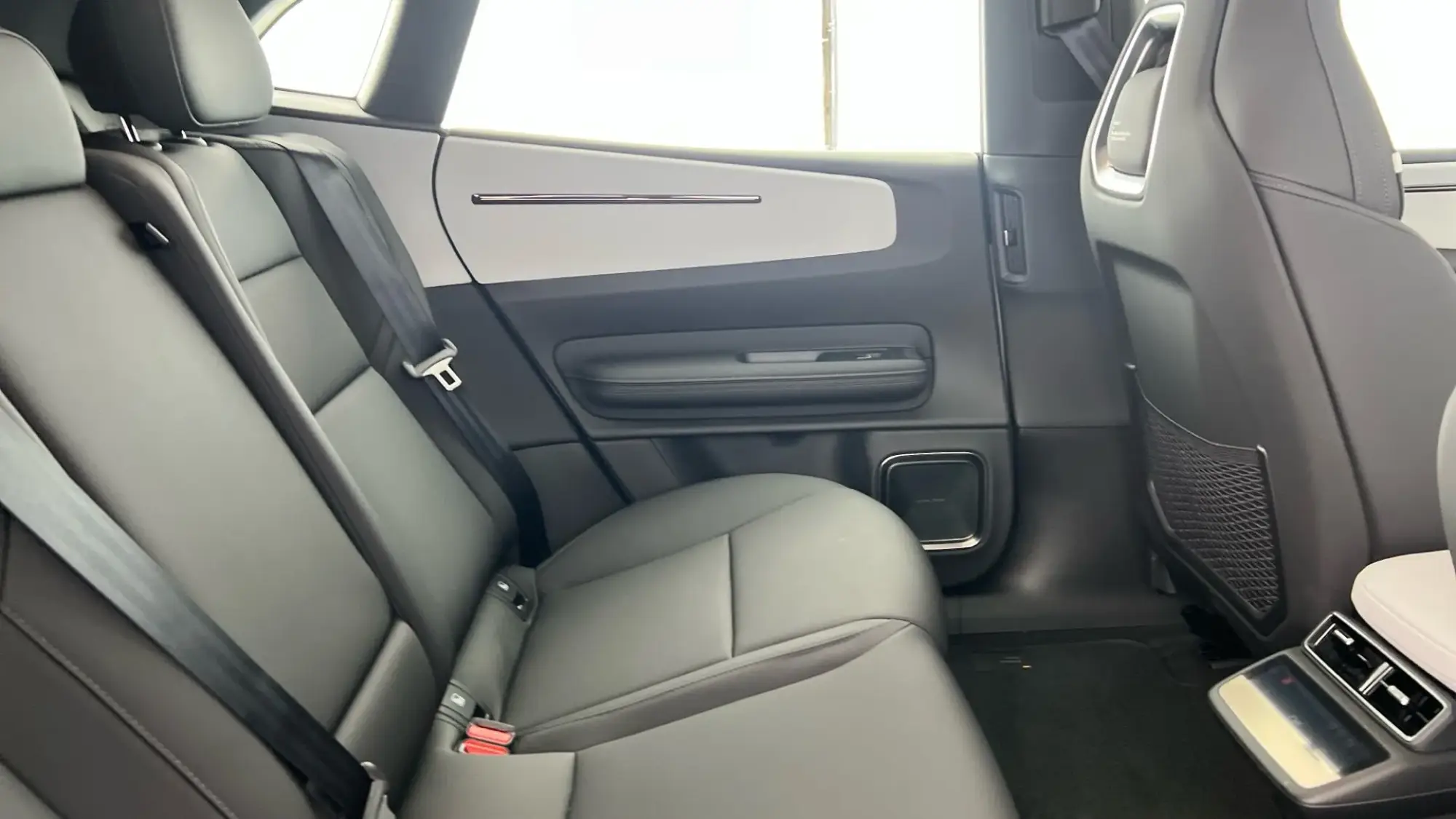 Polestar 4 SUV Image 19 Polestar 4 SUV Image 19