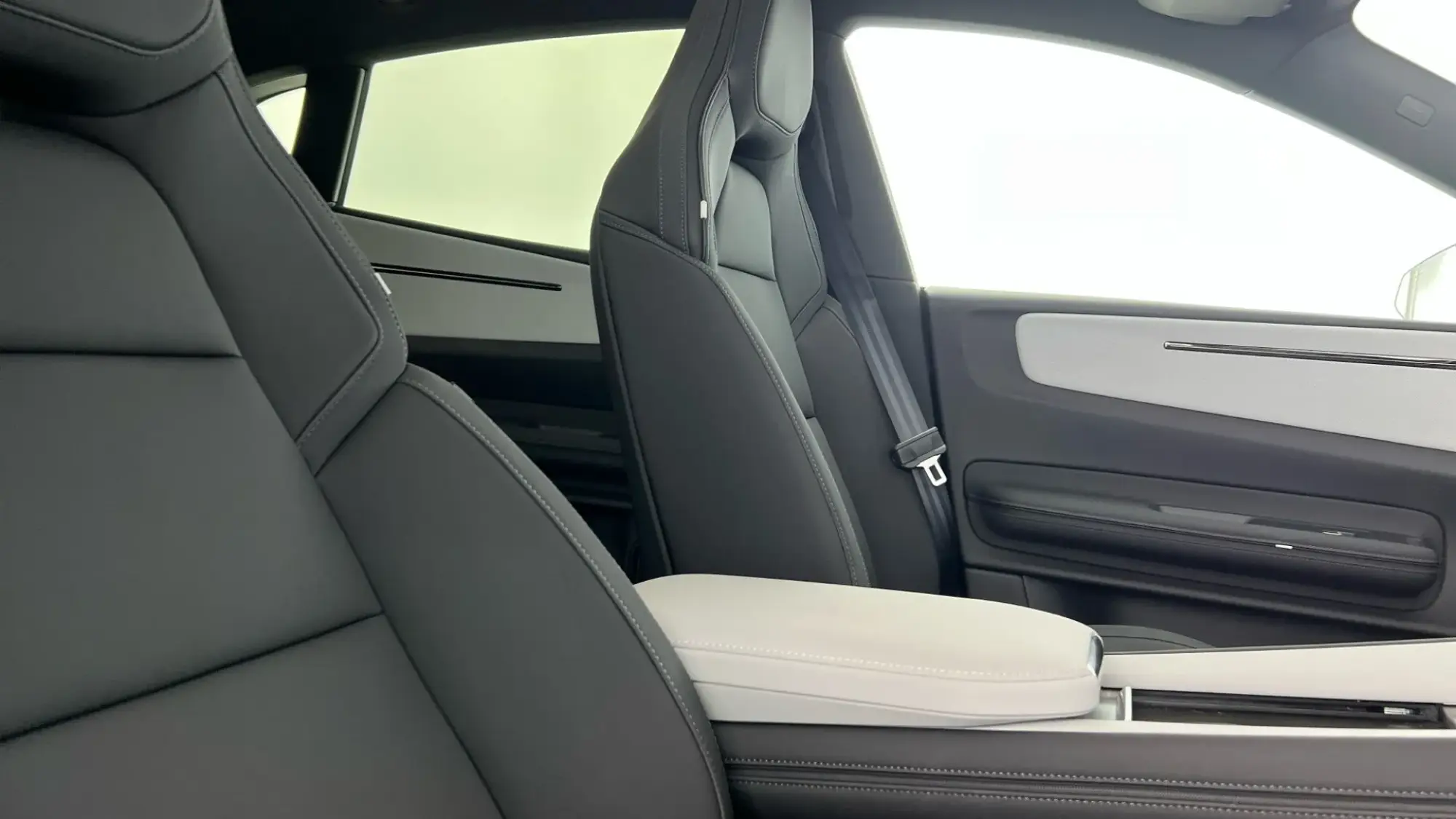 Polestar 4 Coupe Image 18