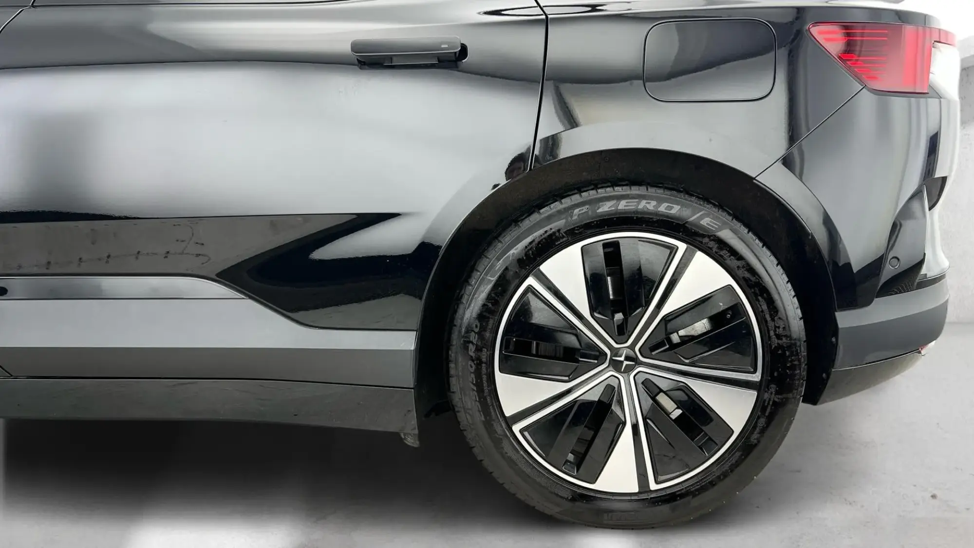 Polestar 4 Coupe Image 27