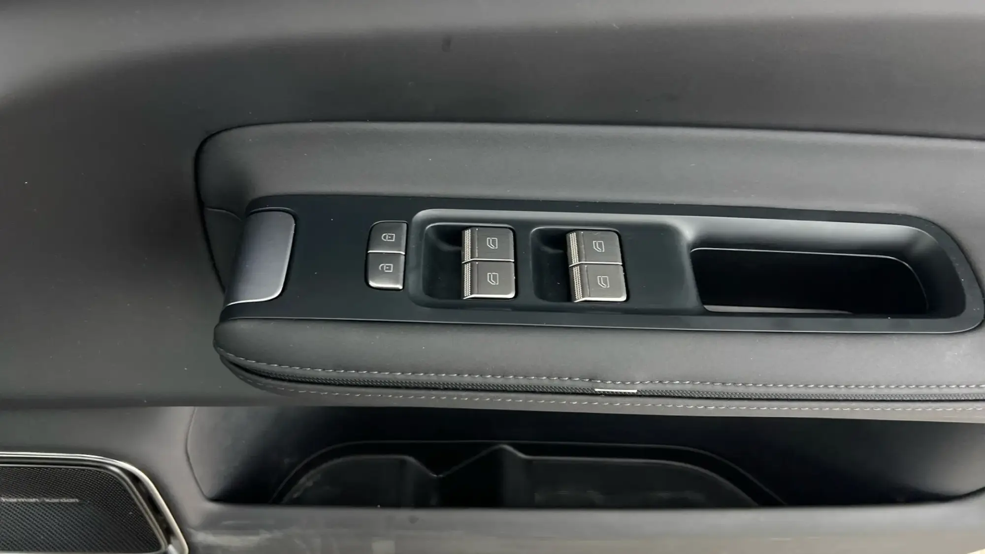 Polestar 4 SUV Image 33 Polestar 4 SUV Image 33