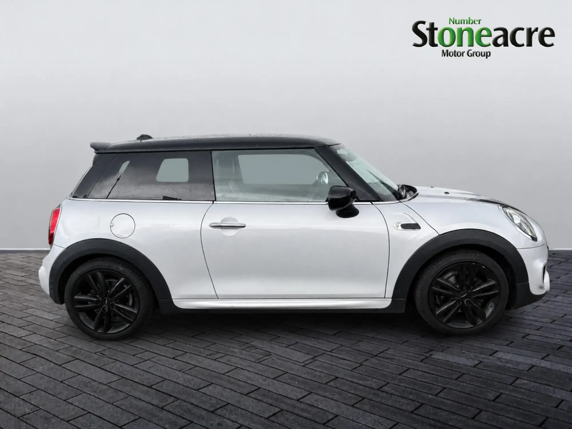 MINI Hatch 1.5 Cooper Sport II 3dr FT70RKZ Image 2