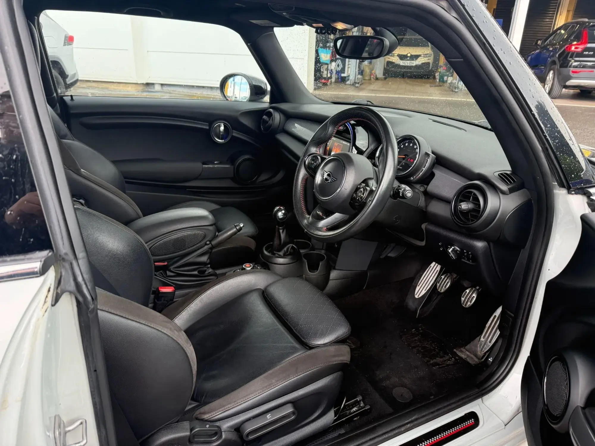 MINI Hatch Image 16
