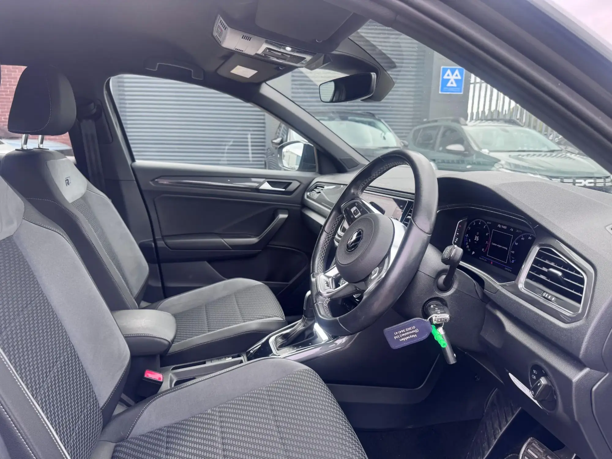 Volkswagen T-Roc Image 11