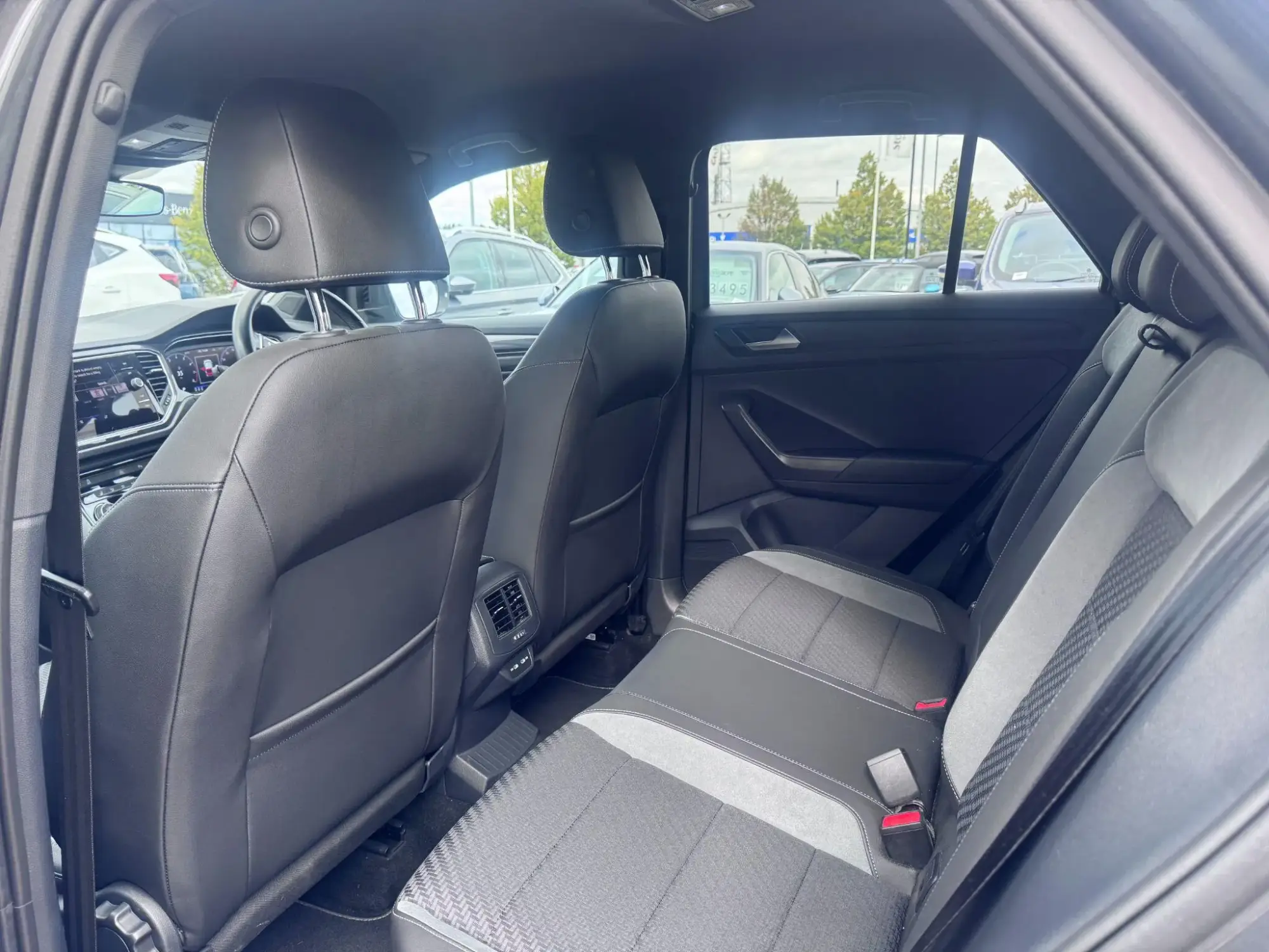 Volkswagen T-Roc Image 13