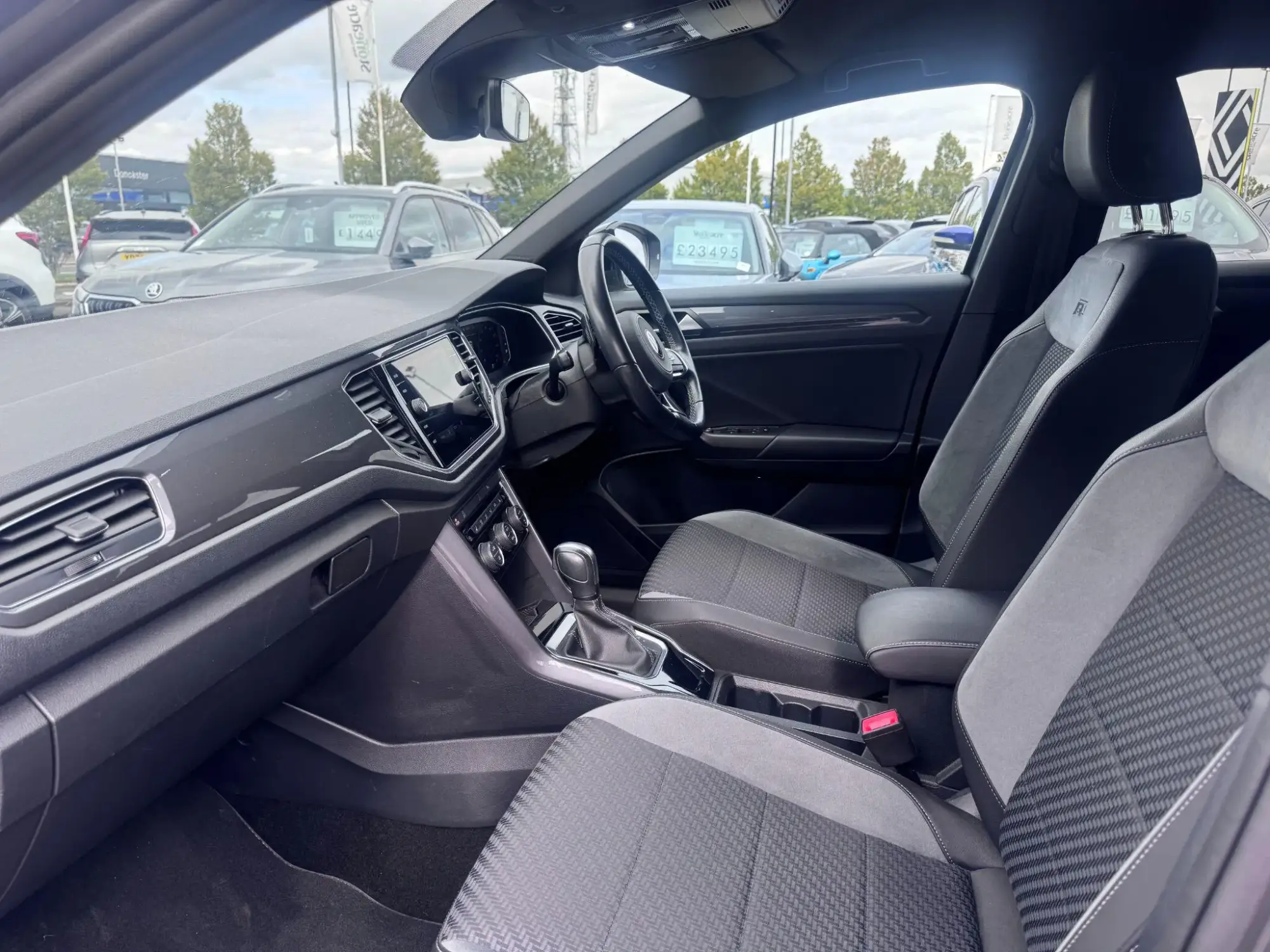 Volkswagen T-Roc Image 21