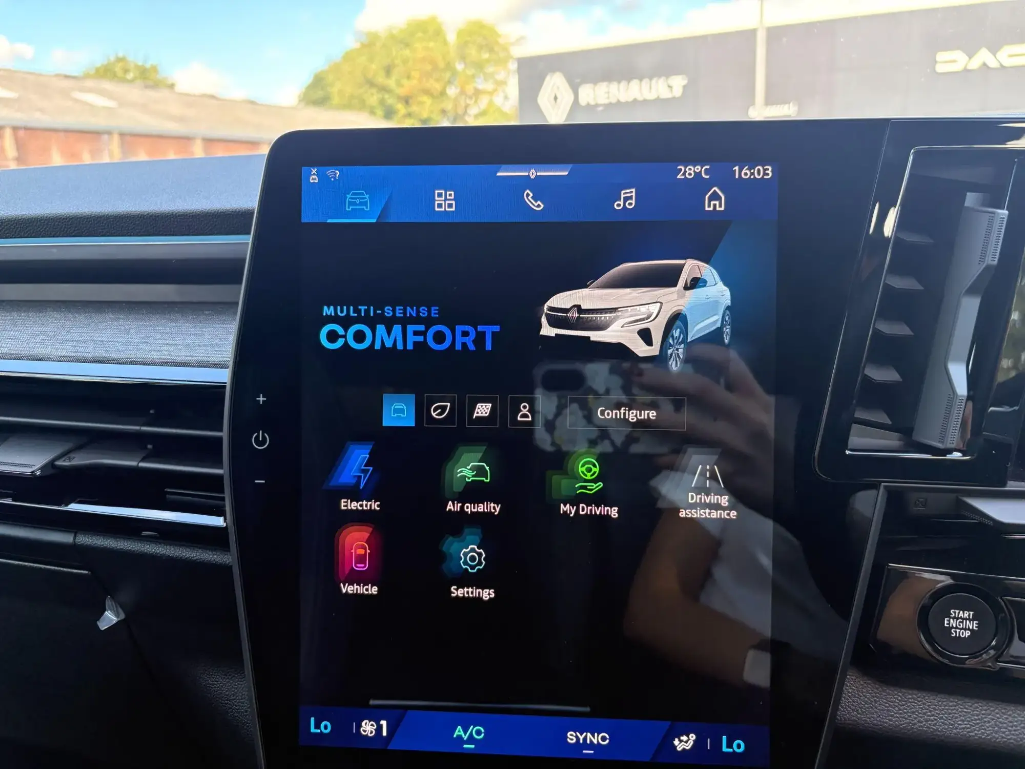 Renault Austral E-Tech Image 34