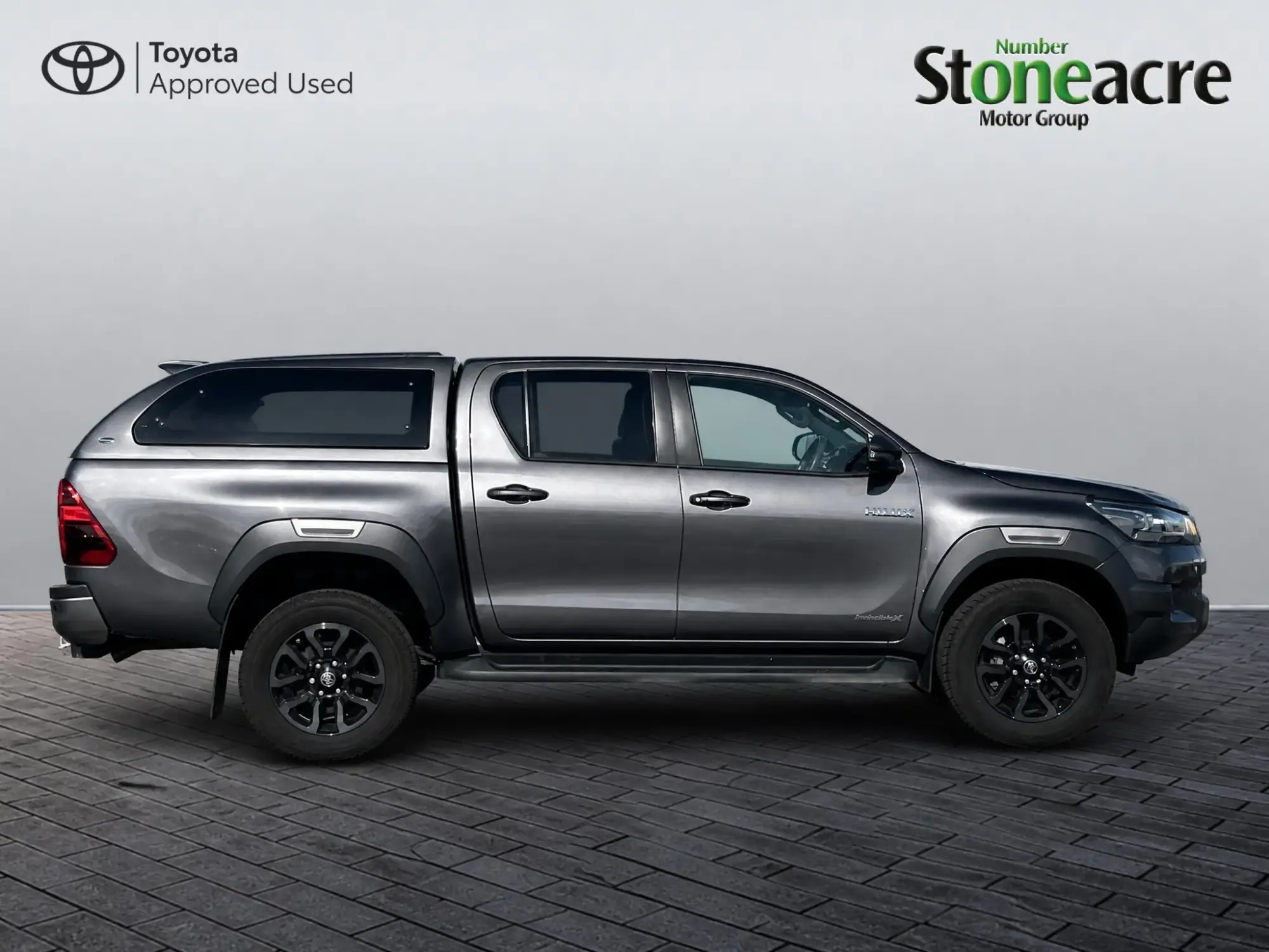 Toyota Hilux 2.8 D-4D-h Invincible X Auto 4WD Euro 6 4dr NA75CUU Image 2 Toyota Hilux 2.8 D-4D-h Invincible X Auto 4WD Euro 6 4dr NA75CUU Image 2