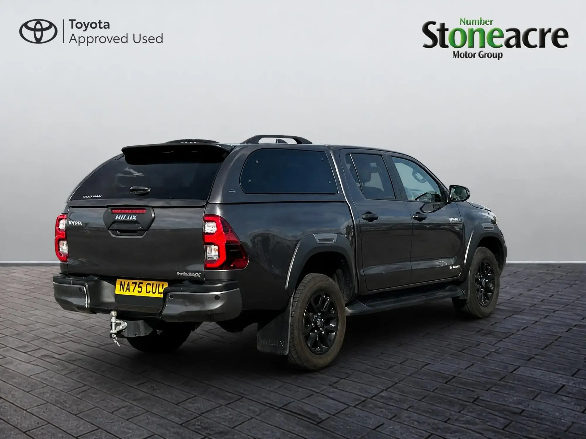 Toyota Hilux 2.8 D-4D-h Invincible X Auto 4WD Euro 6 4dr NA75CUU Image 3 Toyota Hilux 2.8 D-4D-h Invincible X Auto 4WD Euro 6 4dr NA75CUU Image 3