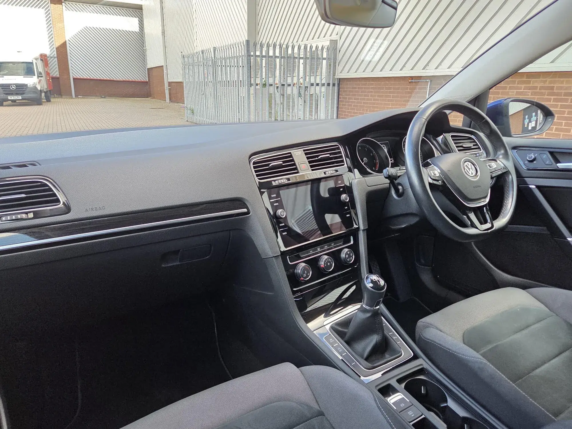 Volkswagen Golf Image 10