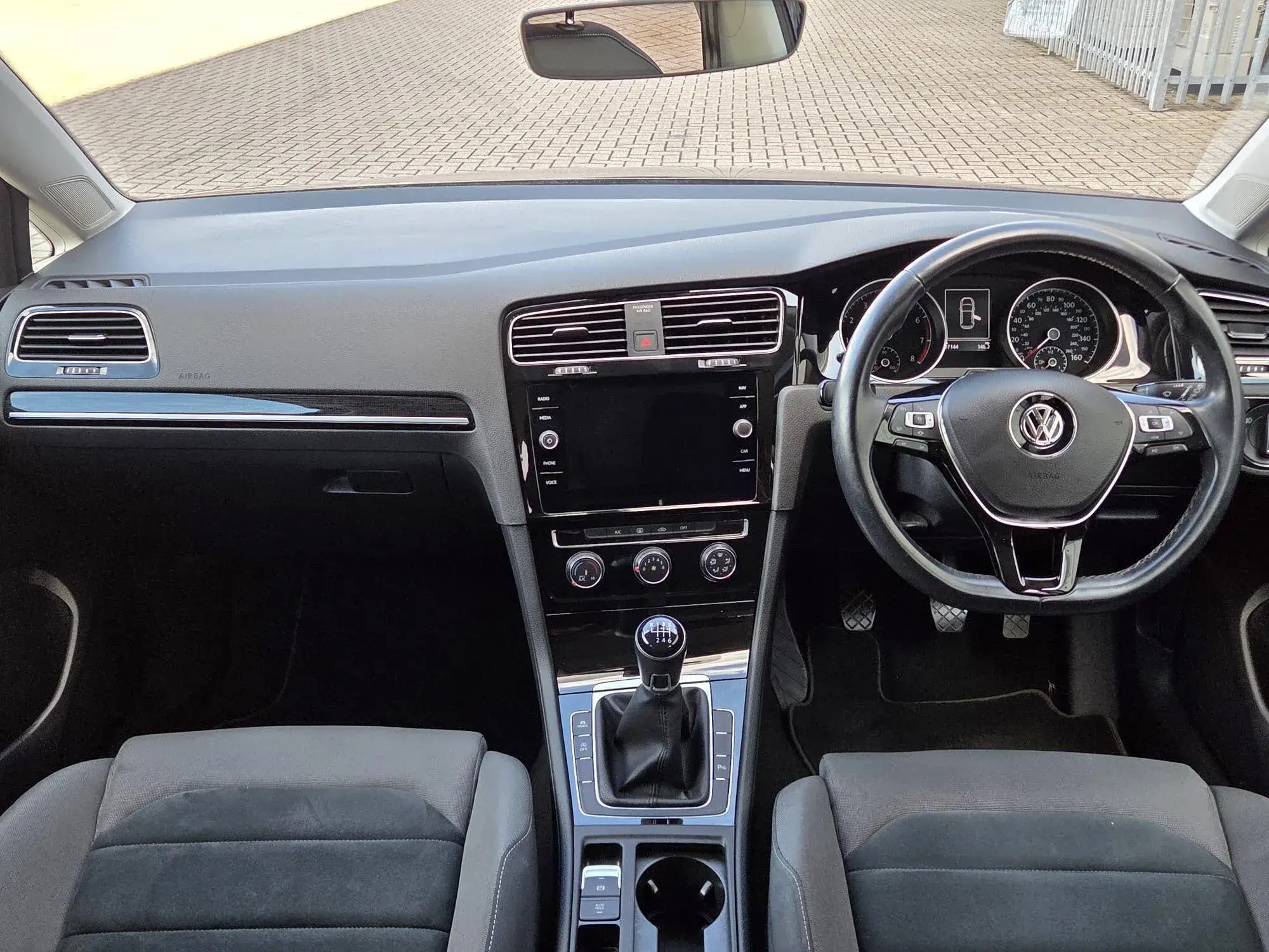 Volkswagen Golf Image 11