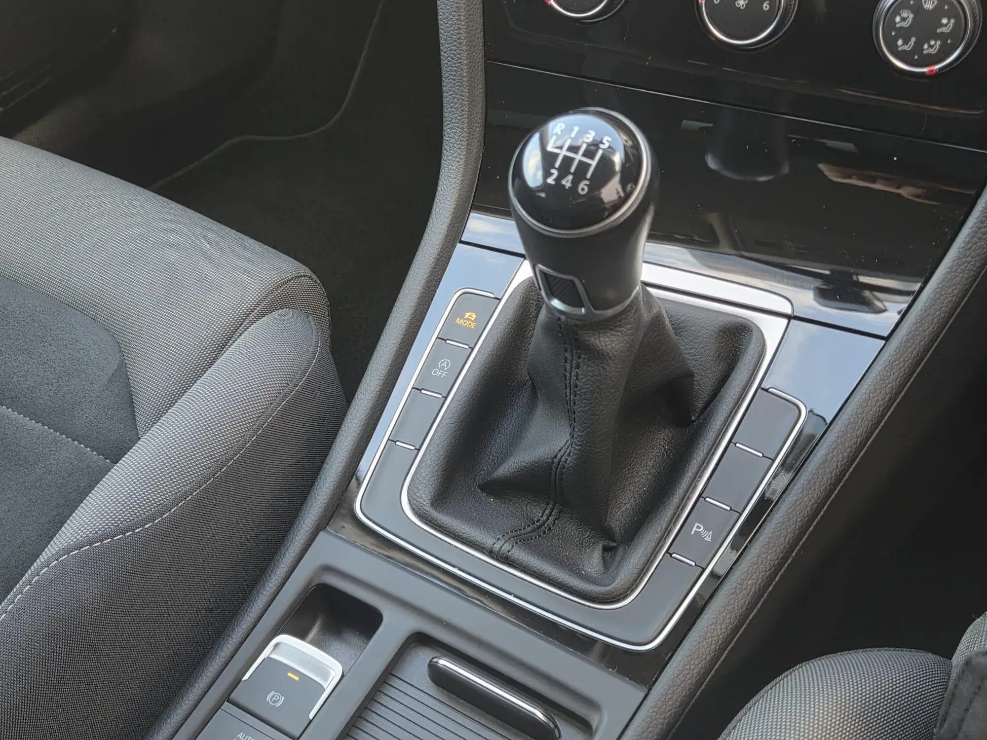 Volkswagen Golf Image 12