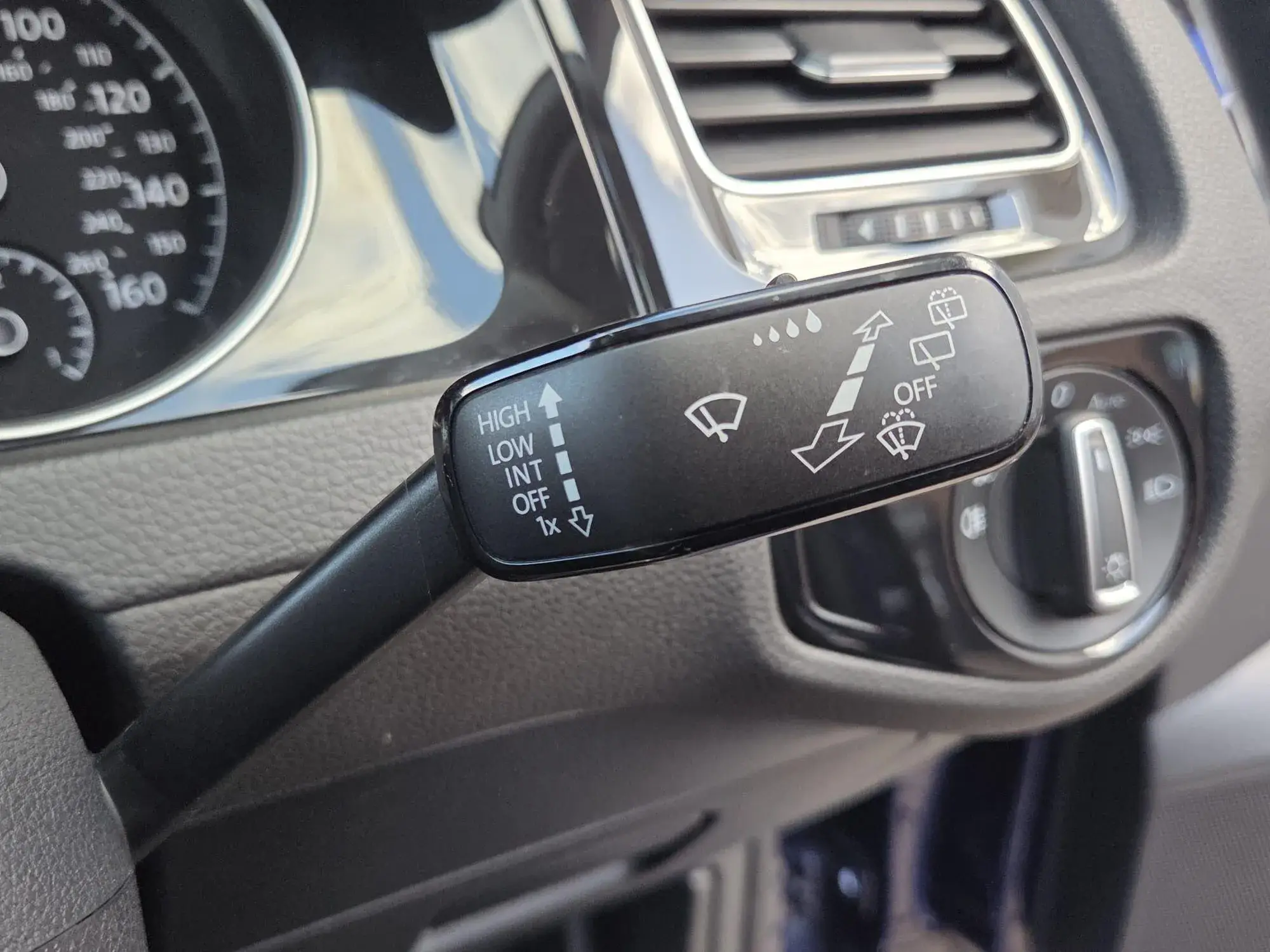 Volkswagen Golf Image 19