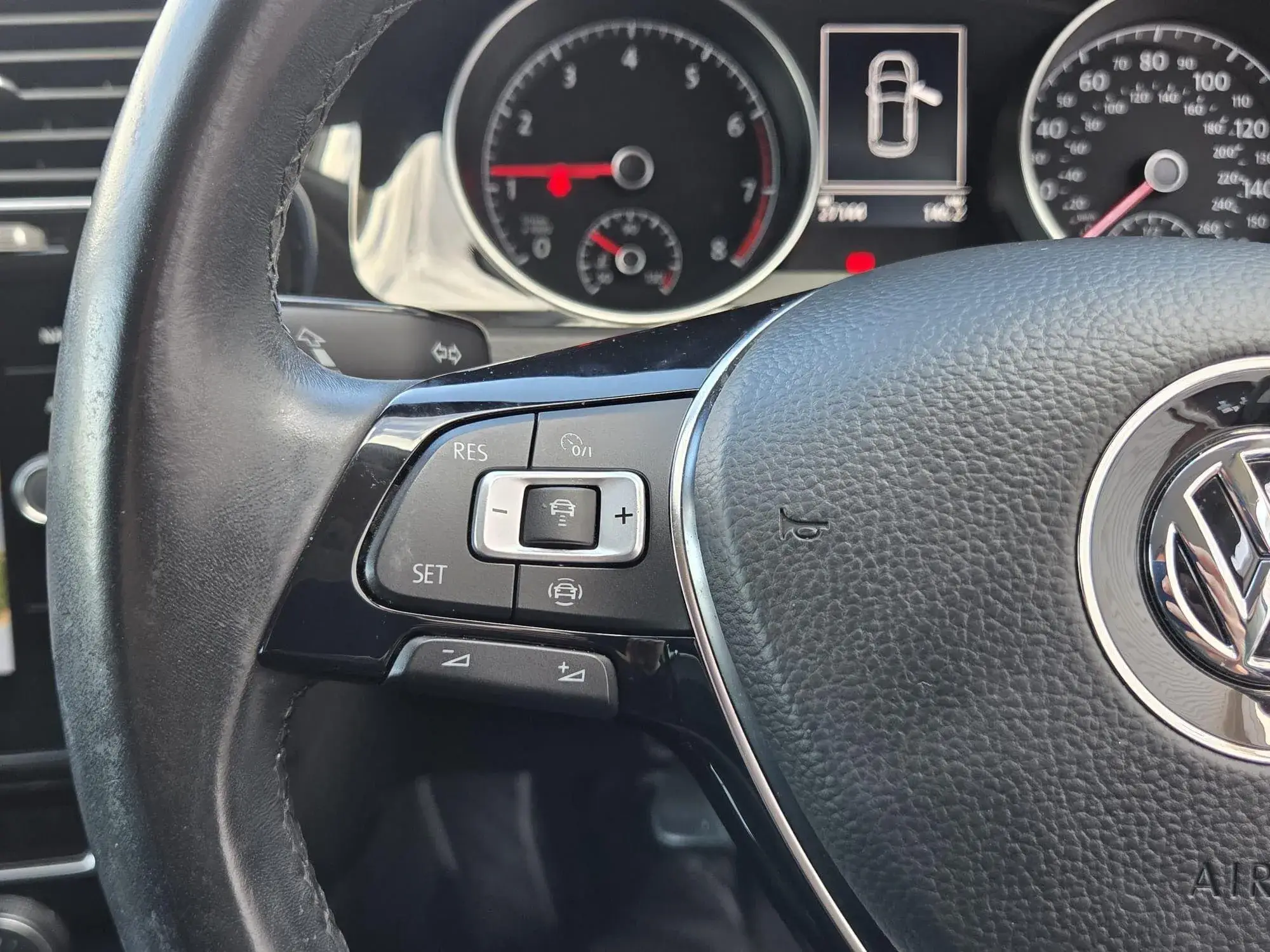 Volkswagen Golf Image 23