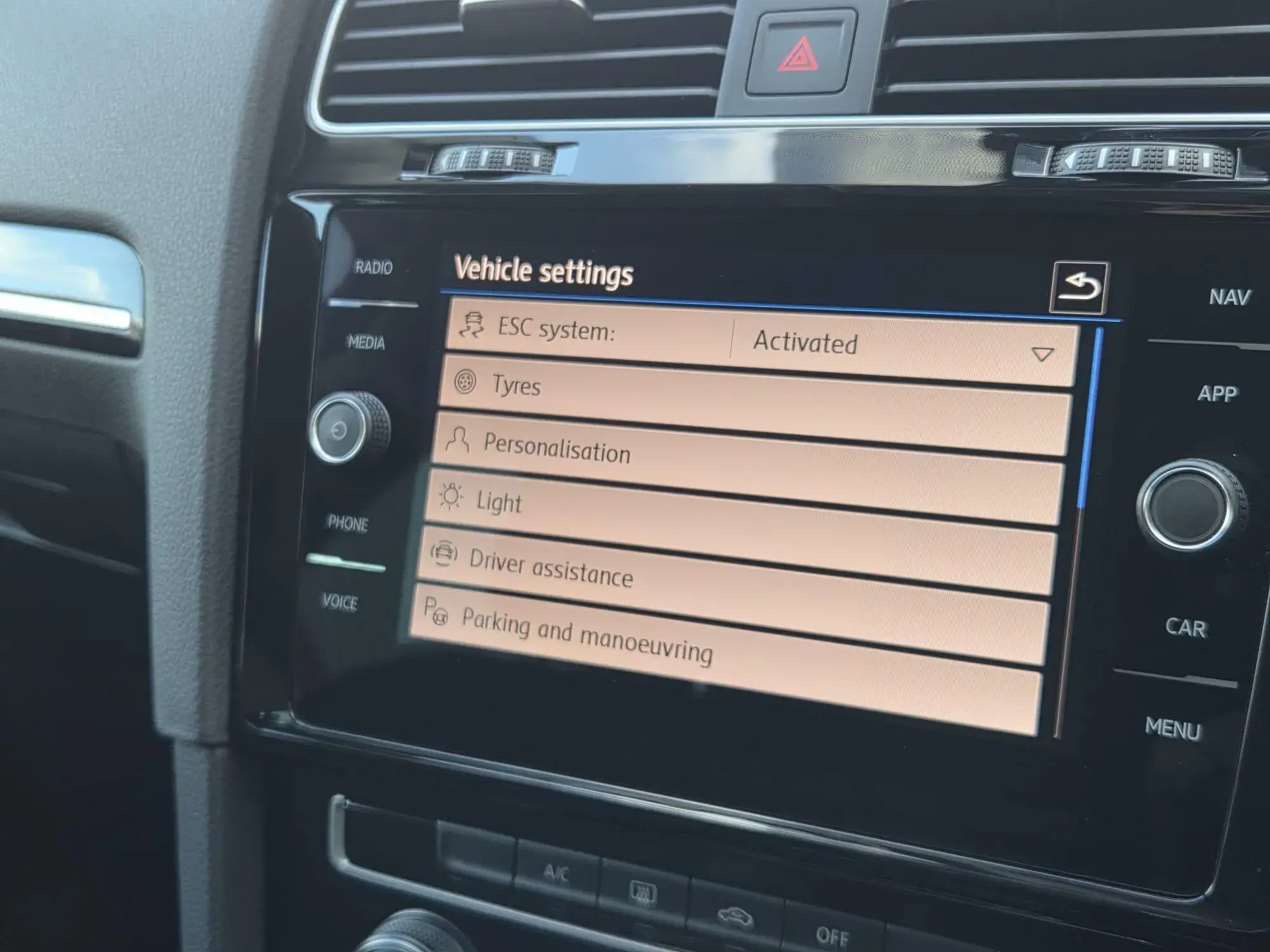 Volkswagen Golf Image 32