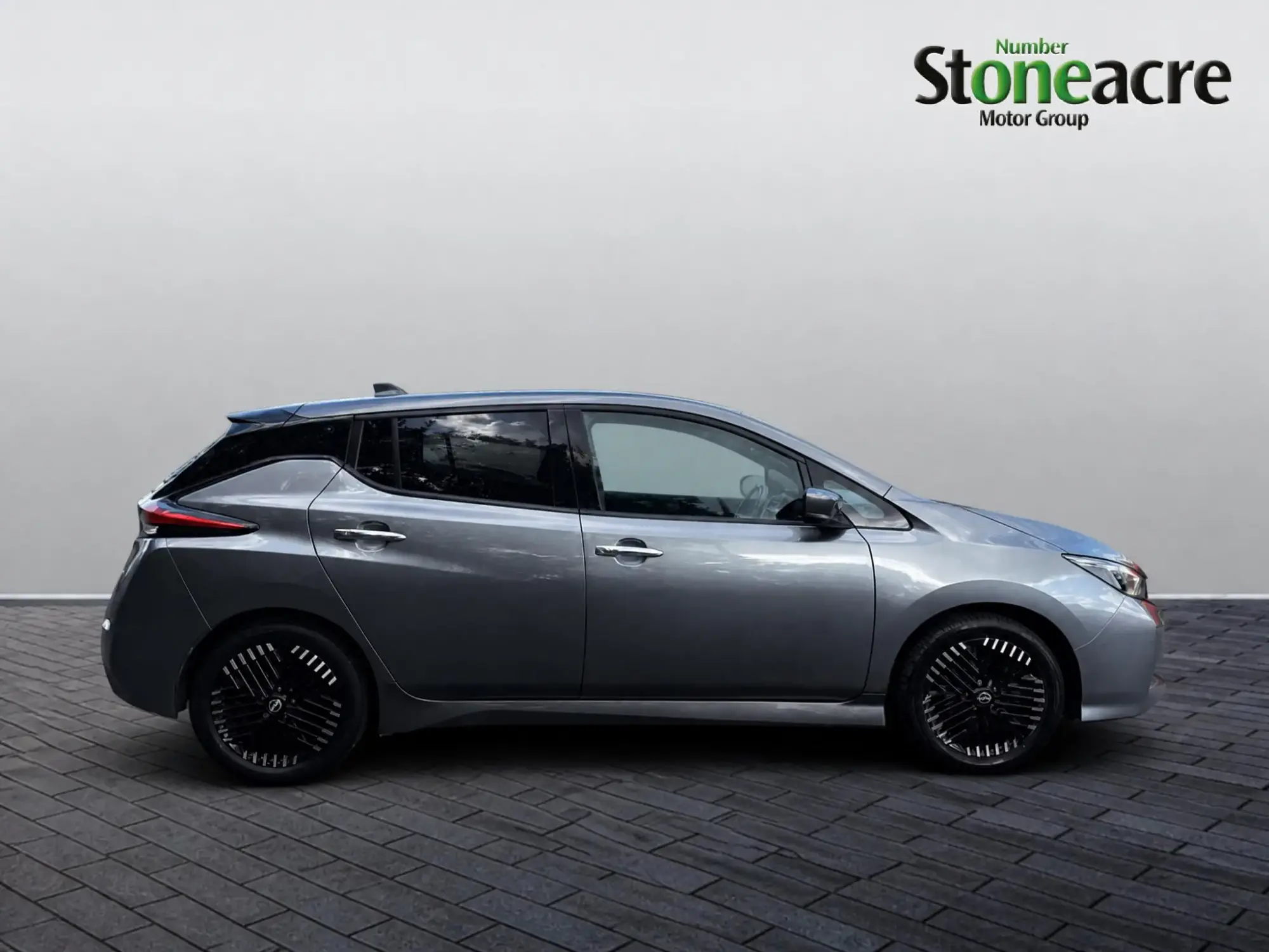 Nissan LEAF Image 2