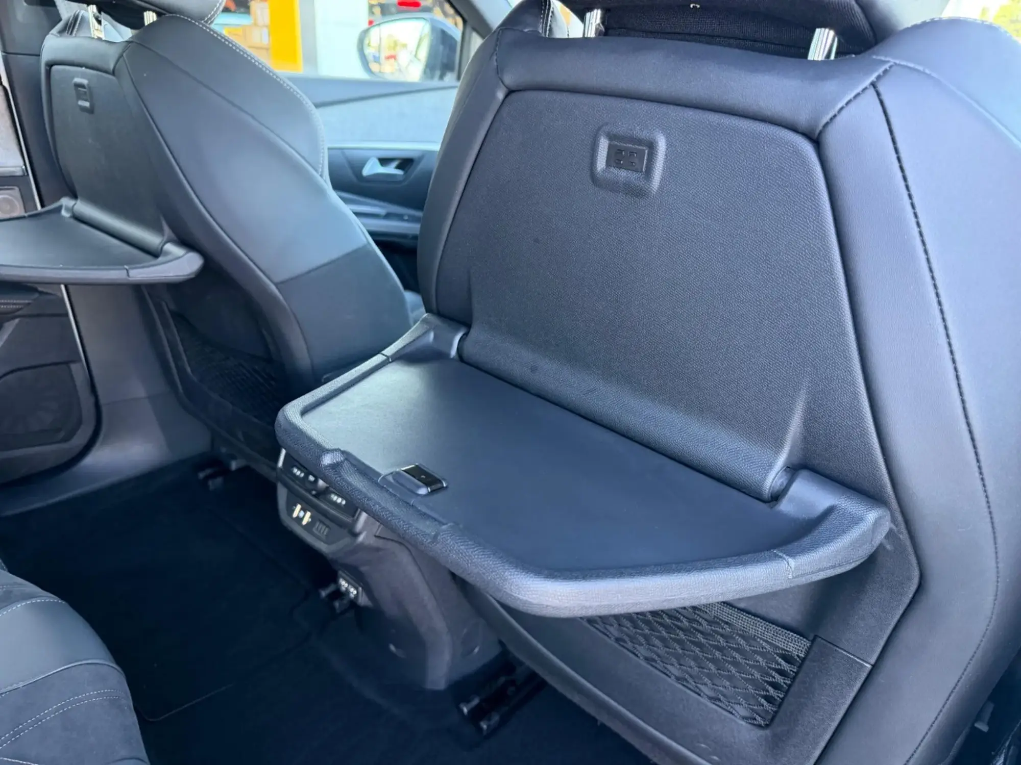 Peugeot 5008 Image 18