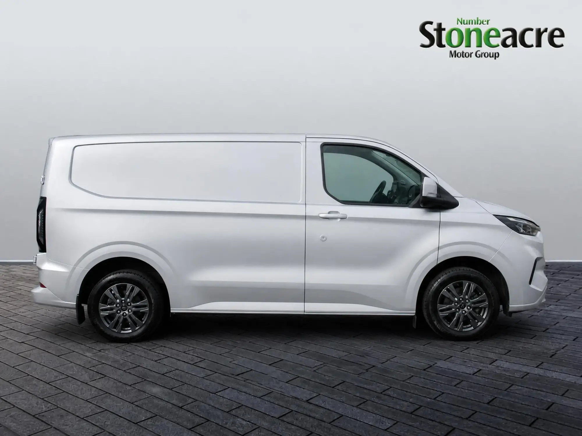 Ford Transit Custom 2.0 280 EcoBlue Limited L1 H1 Euro 6 (s/s) 5dr YG75TXW Image 2 Ford Transit Custom 2.0 280 EcoBlue Limited L1 H1 Euro 6 (s/s) 5dr YG75TXW Image 2