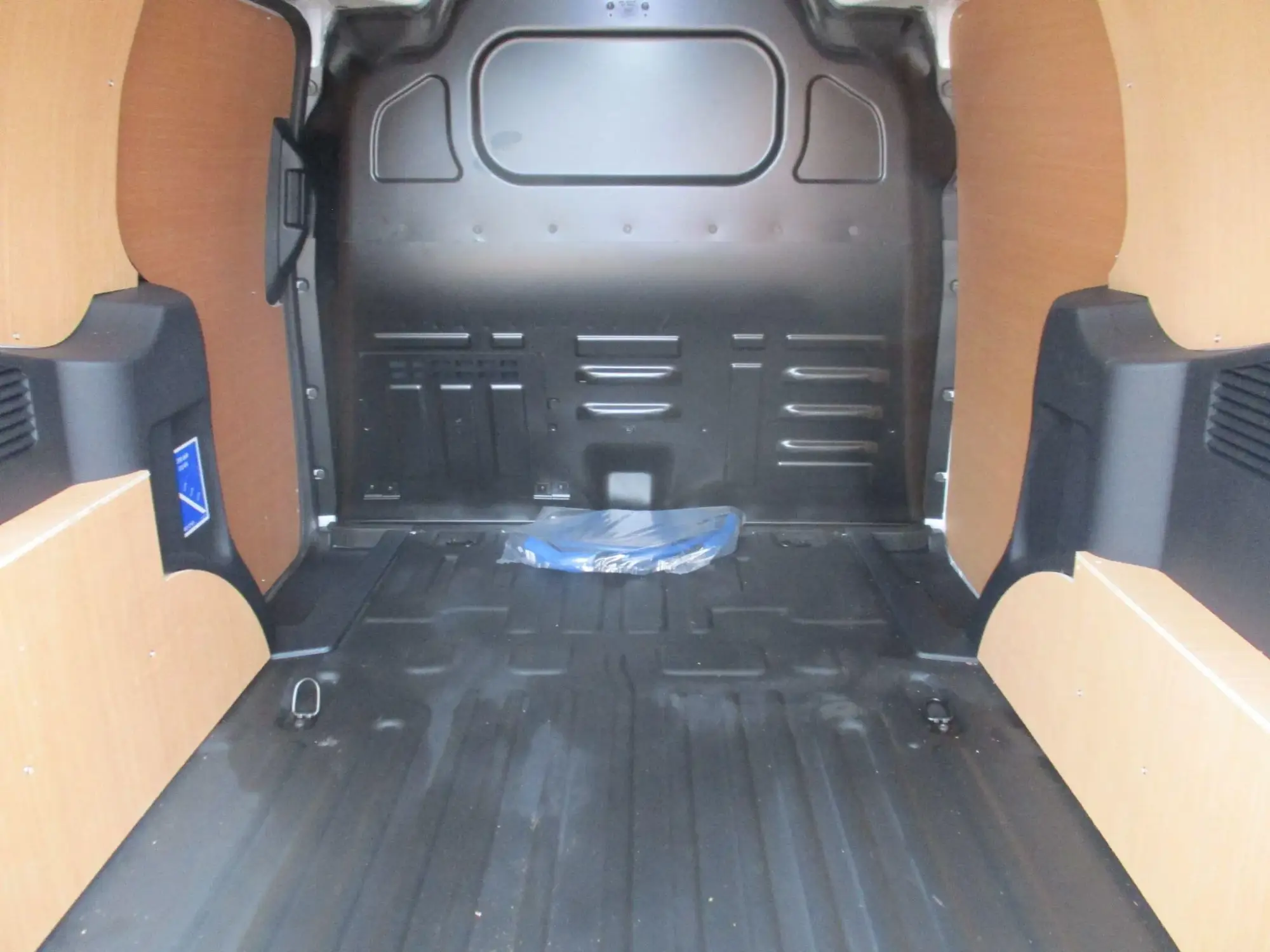 Ford E-Transit Courier Image 10 Ford E-Transit Courier Image 10