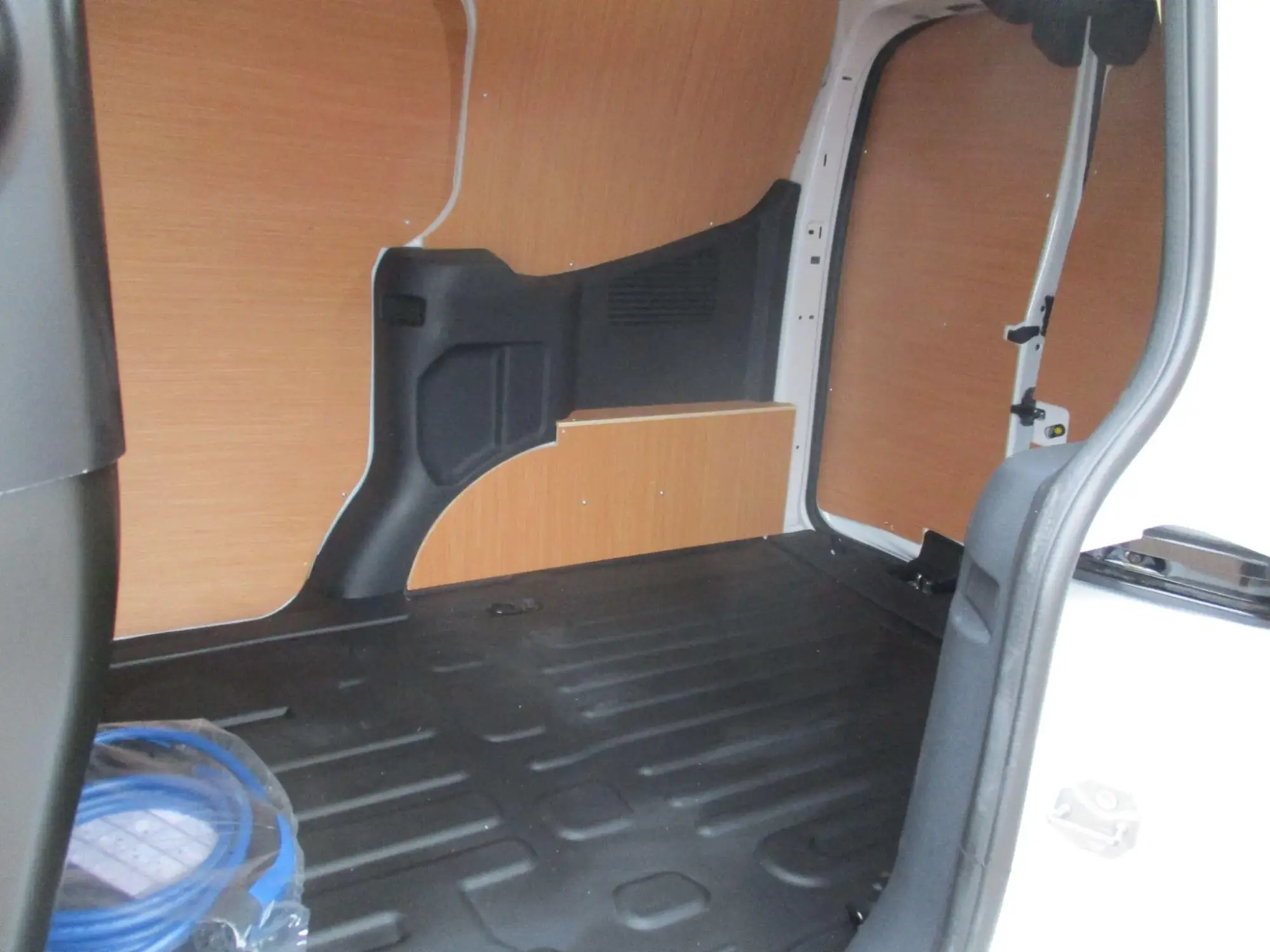 Ford E-Transit Courier Image 11 Ford E-Transit Courier Image 11