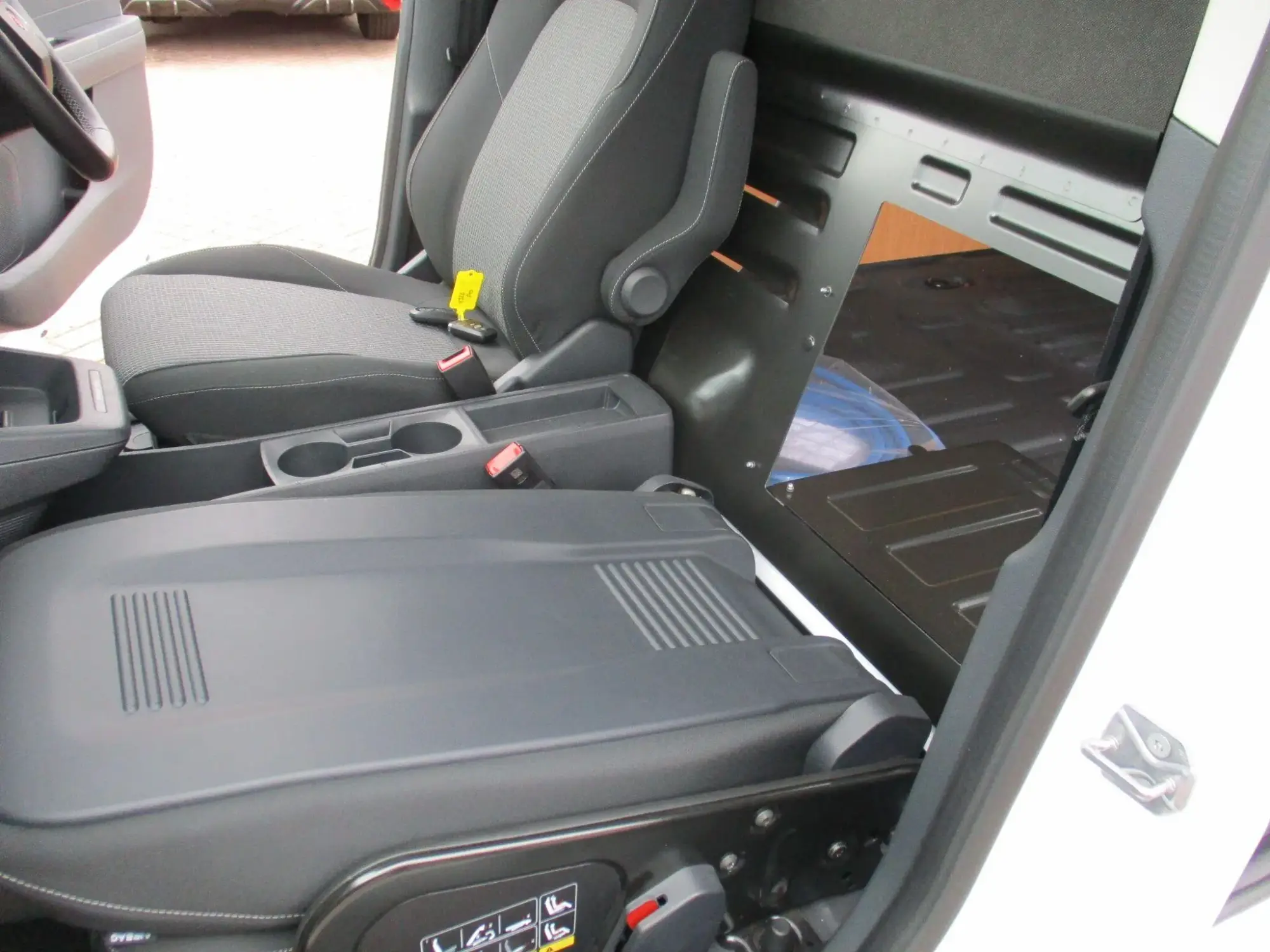 Ford E-Transit Courier Image 13 Ford E-Transit Courier Image 13