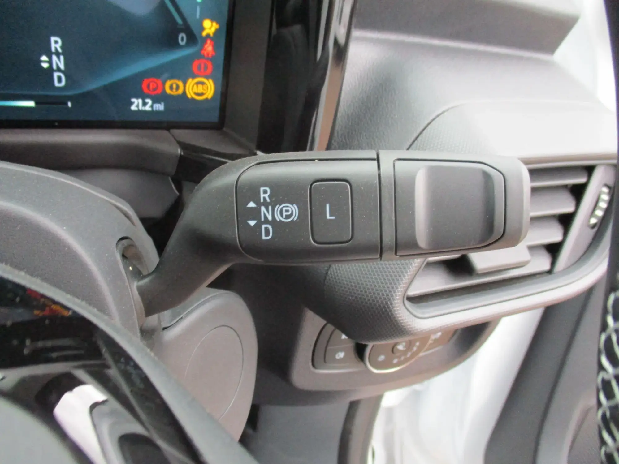Ford E-Transit Courier Image 17 Ford E-Transit Courier Image 17