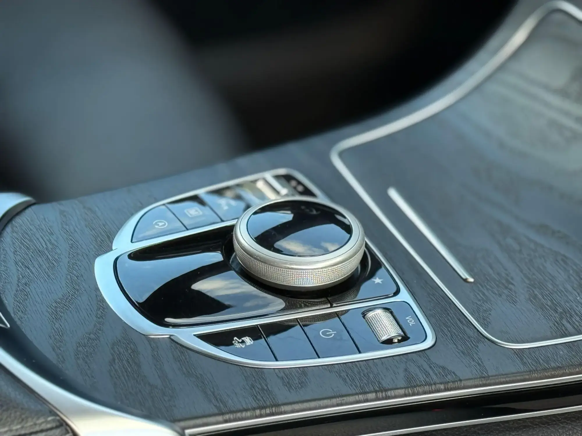 Mercedes-Benz GLC Image 15 Mercedes-Benz GLC Image 15