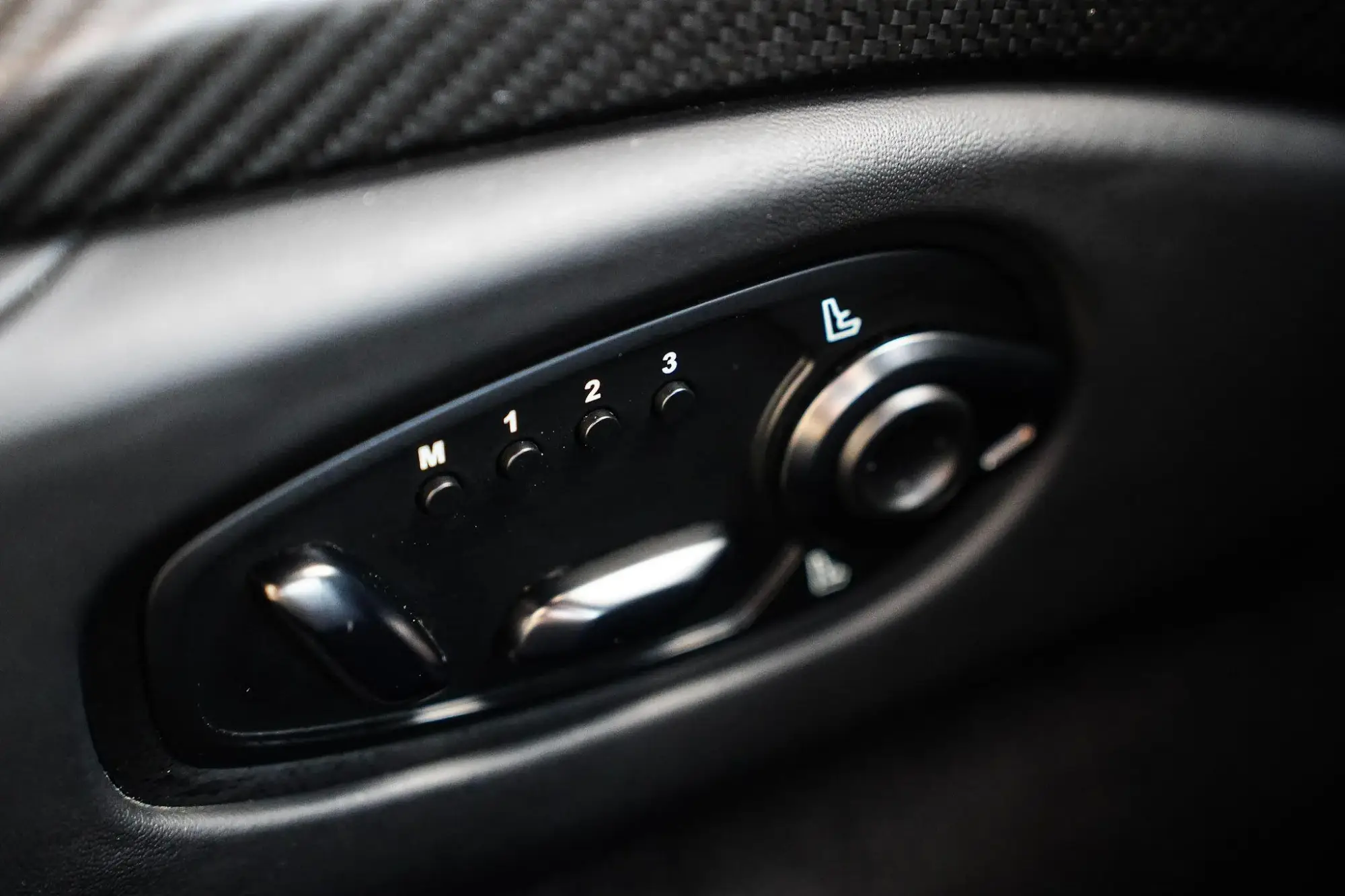 Aston Martin Vantage Image 24 Aston Martin Vantage Image 24