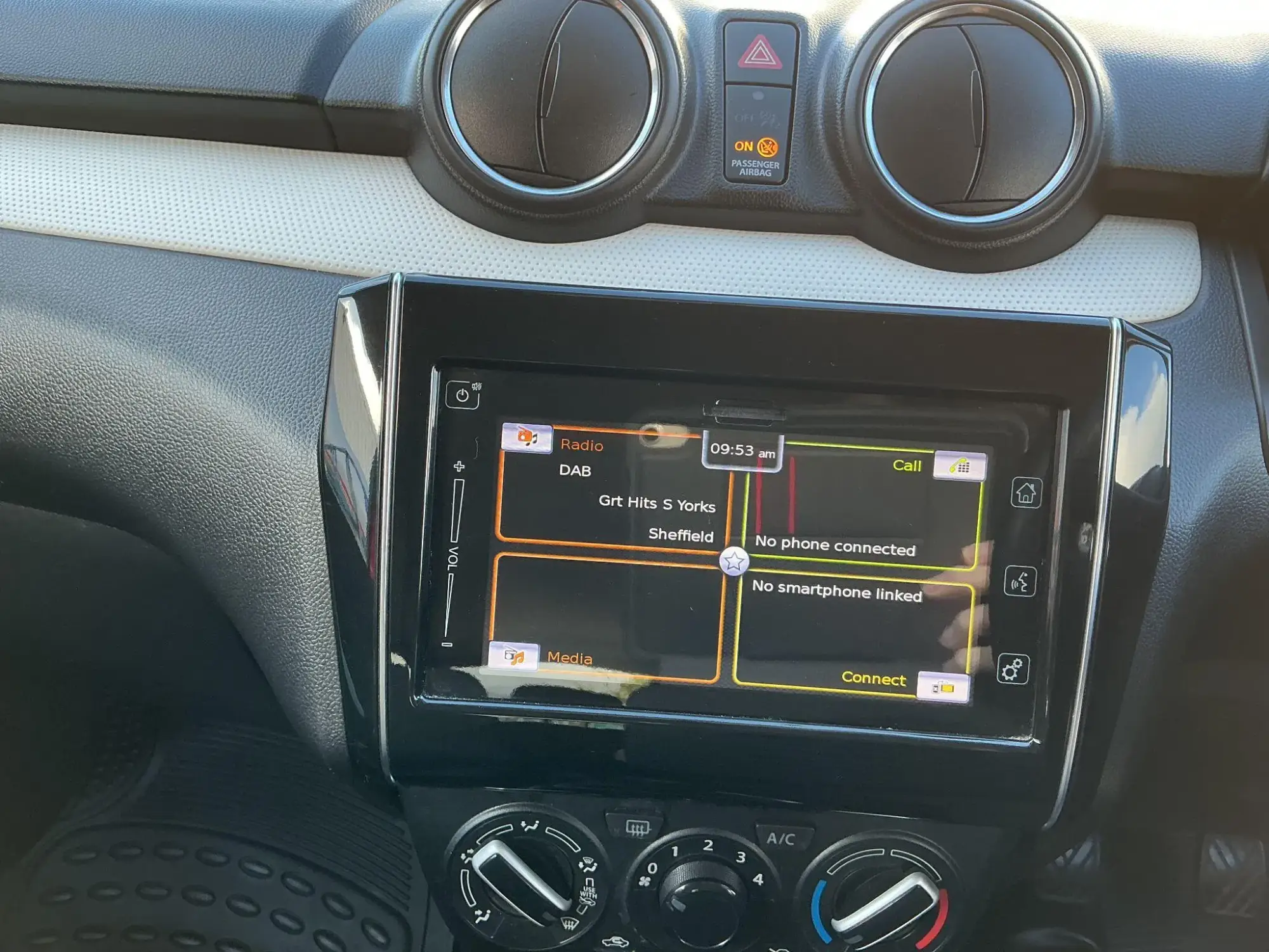 Suzuki Swift Image 25