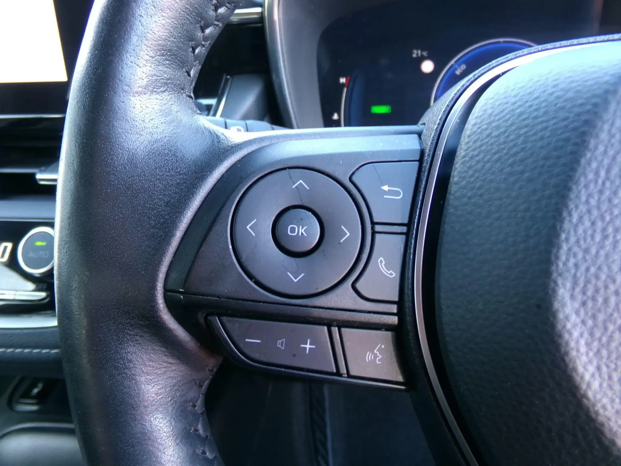 Suzuki Swace Image 12