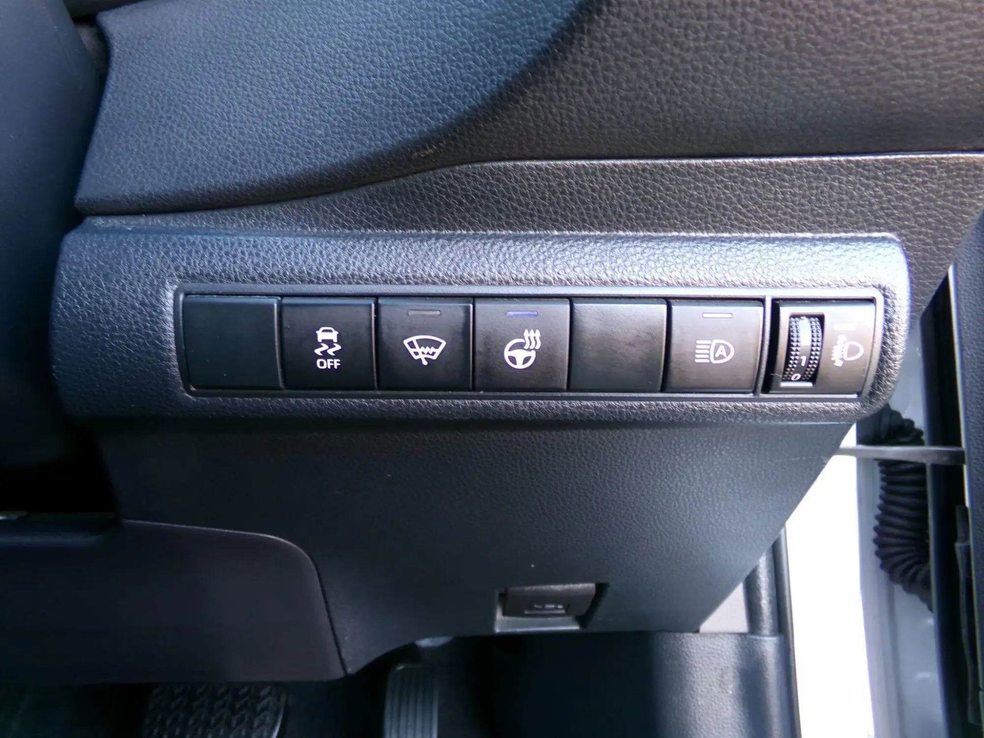 Suzuki Swace Image 14