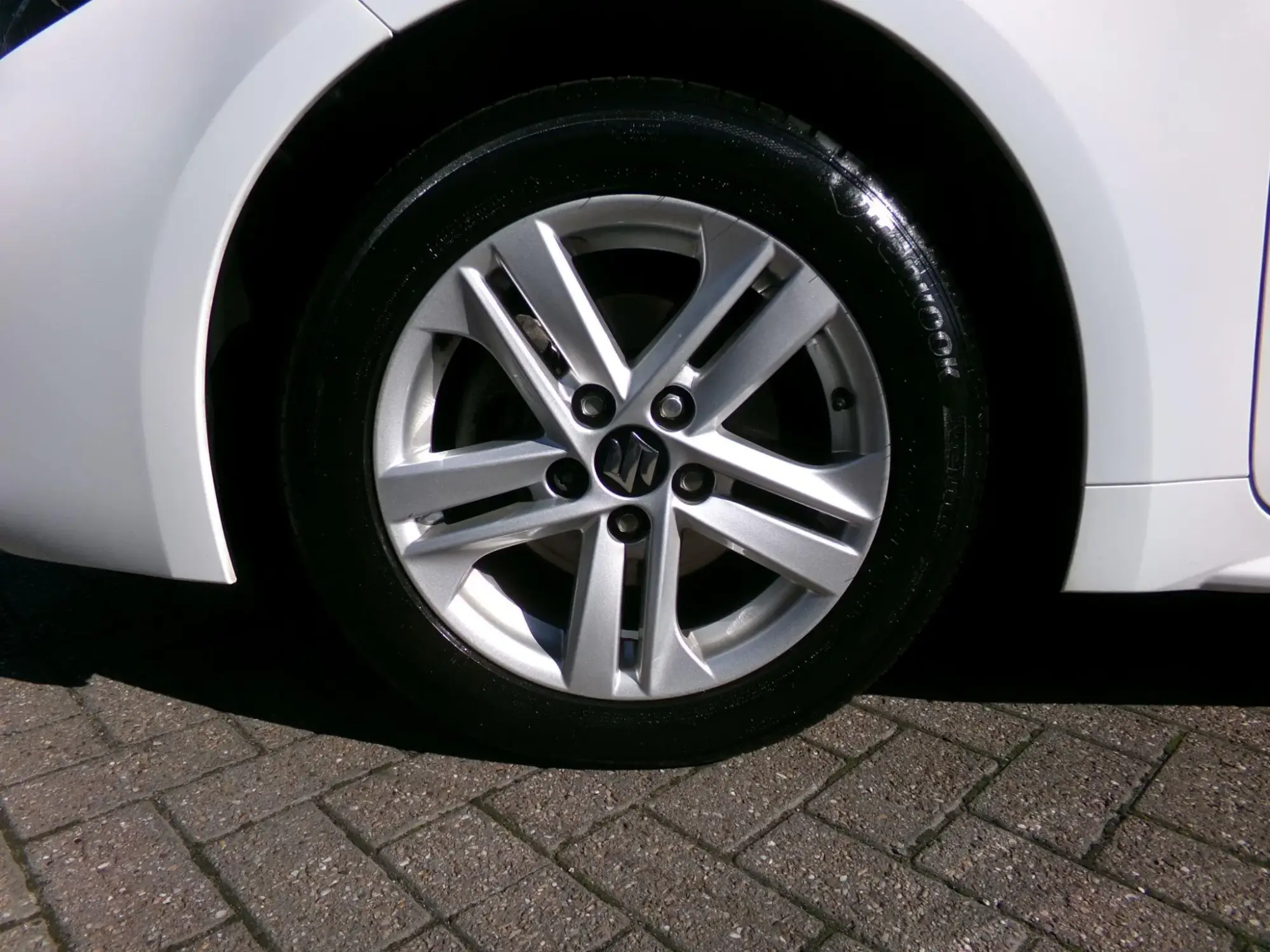 Suzuki Swace Image 16