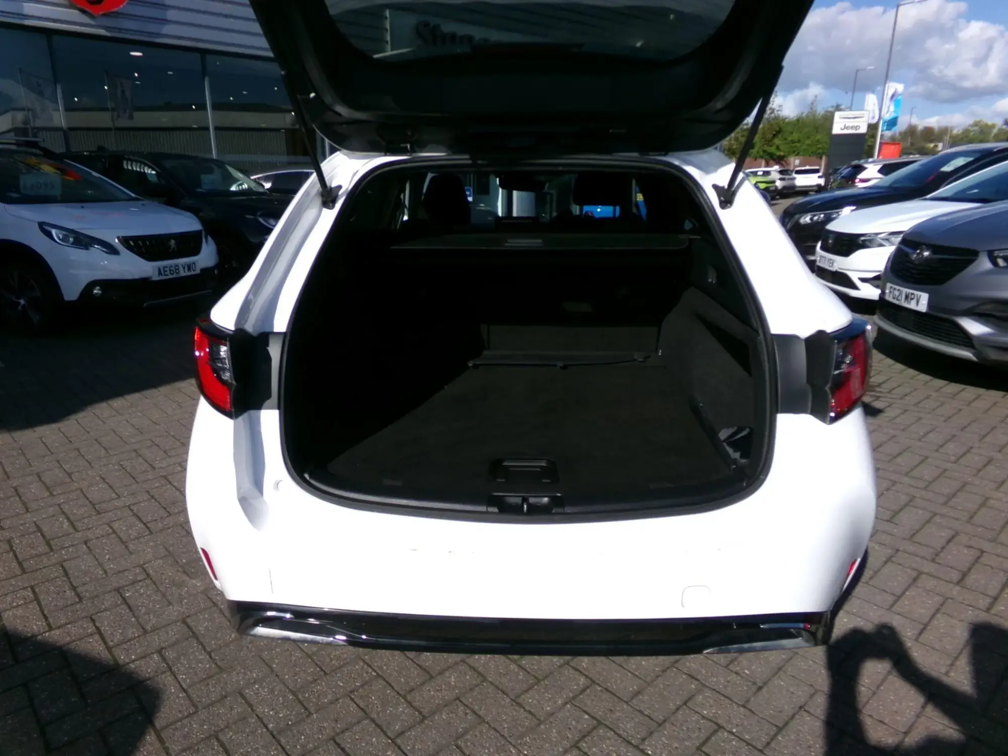 Suzuki Swace Image 19