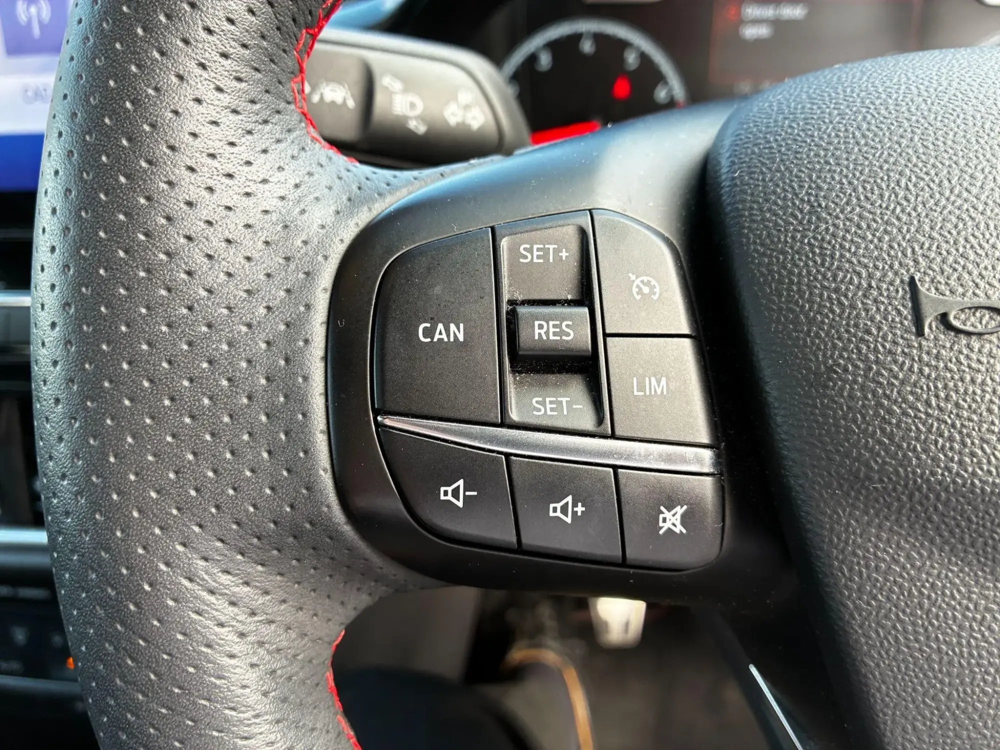 Ford Fiesta ST Image 12