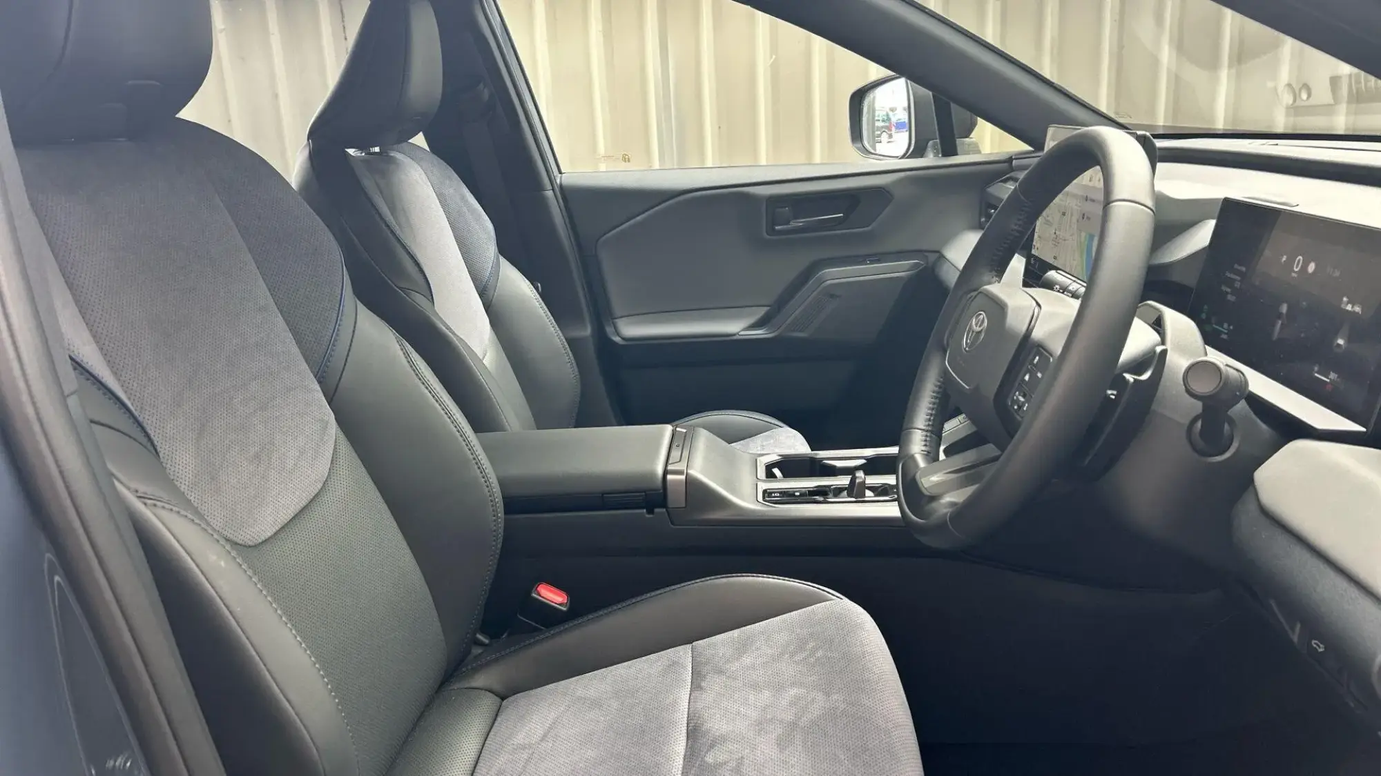 Toyota RAV4 Image 15