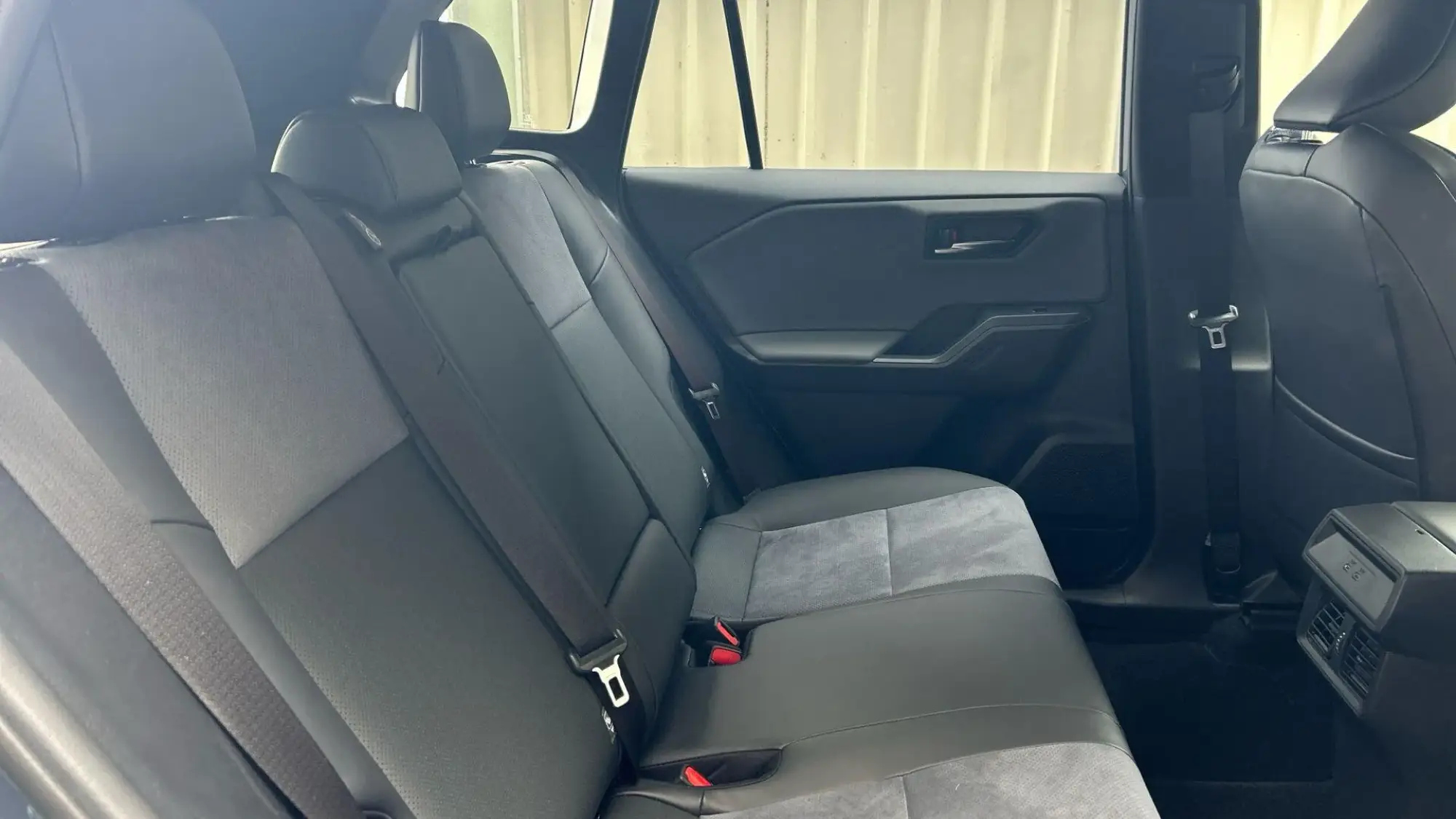 Toyota RAV4 Image 16