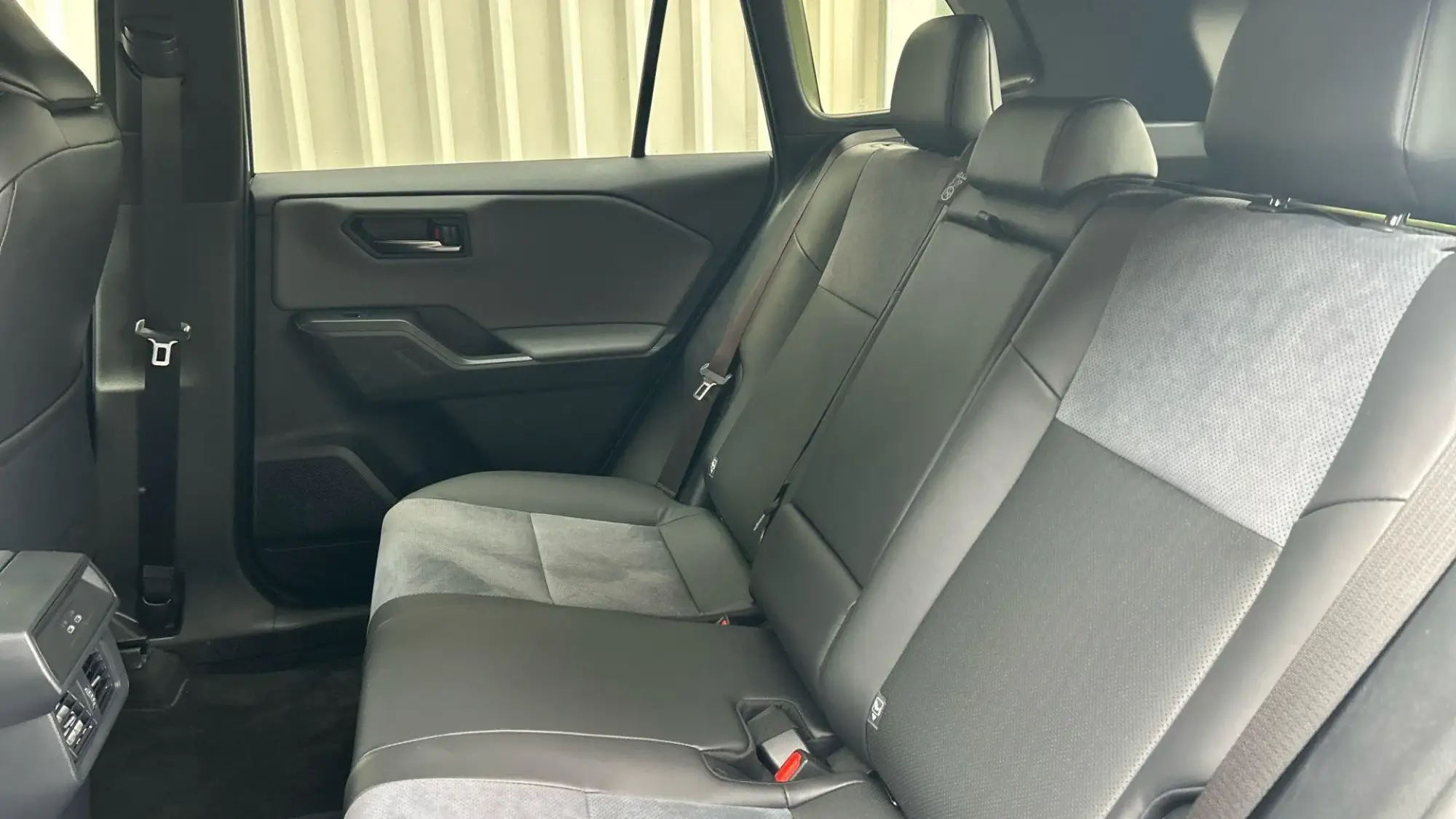 Toyota RAV4 Image 17