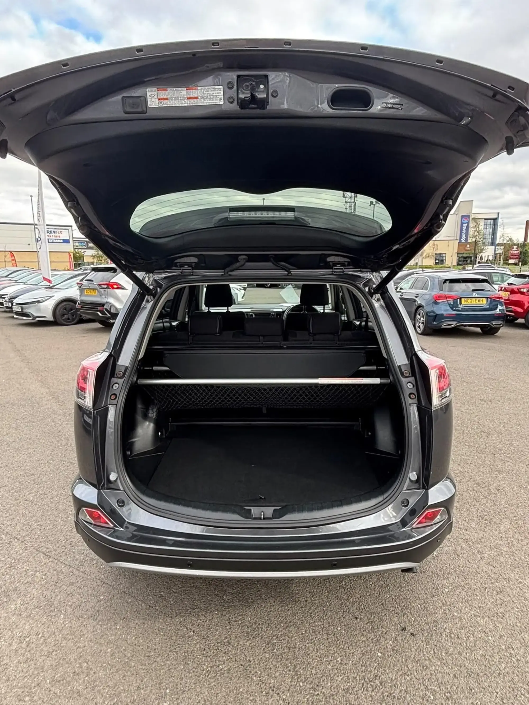 Toyota RAV4 Self-Charging Hybrid Image 10 Toyota RAV4 Self-Charging Hybrid Image 10
