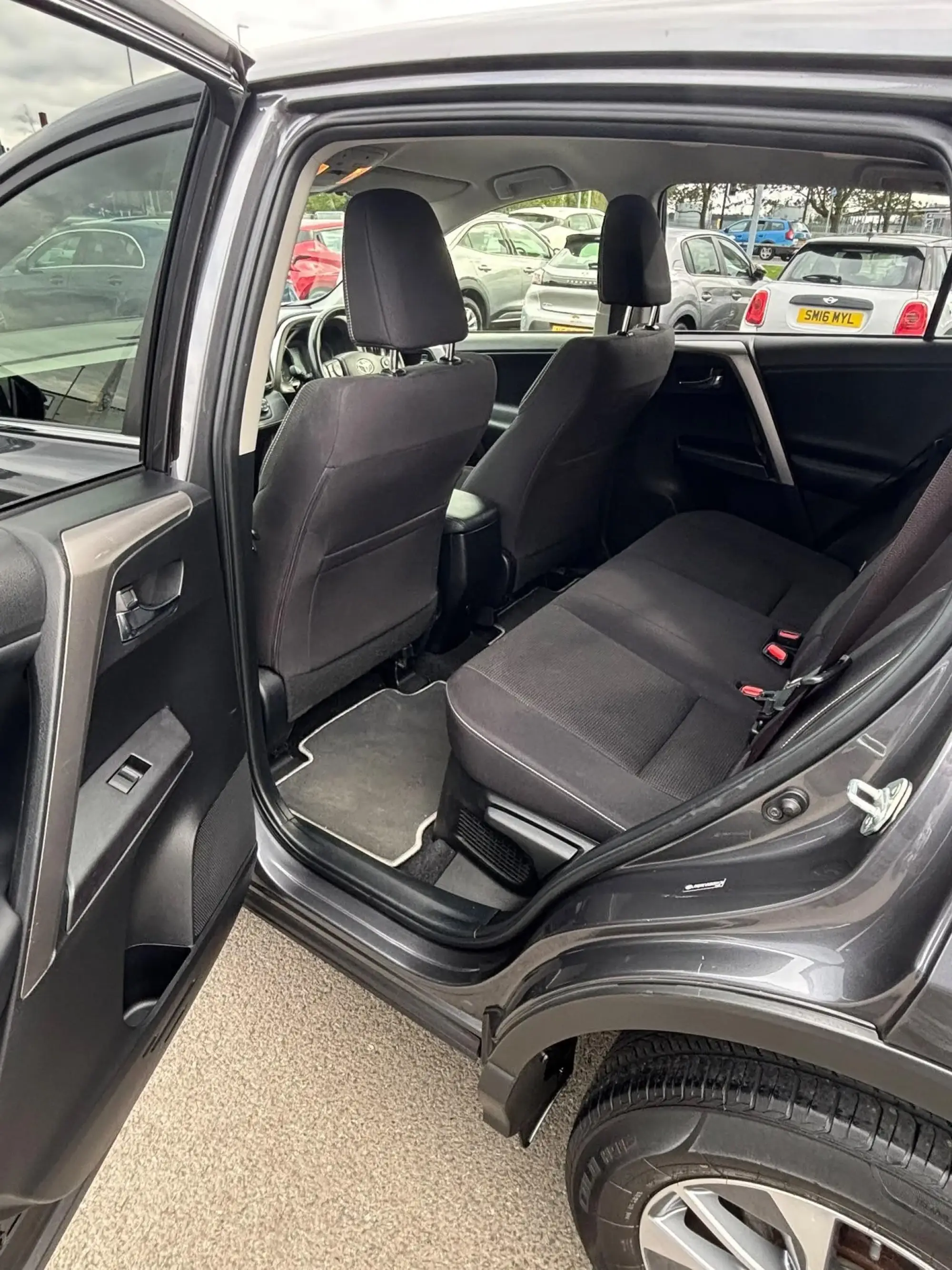 Toyota RAV4 Self-Charging Hybrid Image 13 Toyota RAV4 Self-Charging Hybrid Image 13