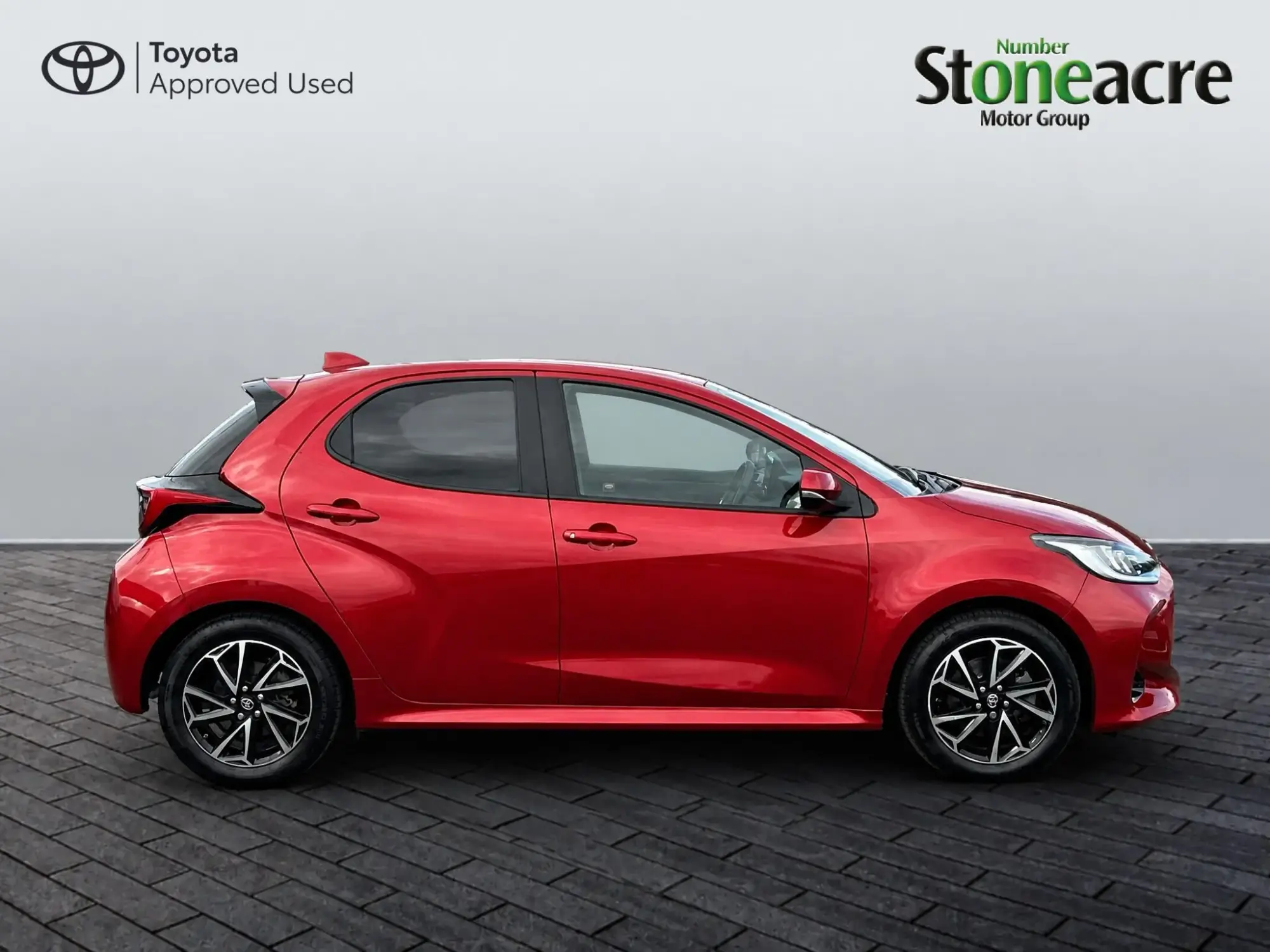 Toyota Yaris 1.5 Hybrid Design 5dr CVT YR22FXD Image 2