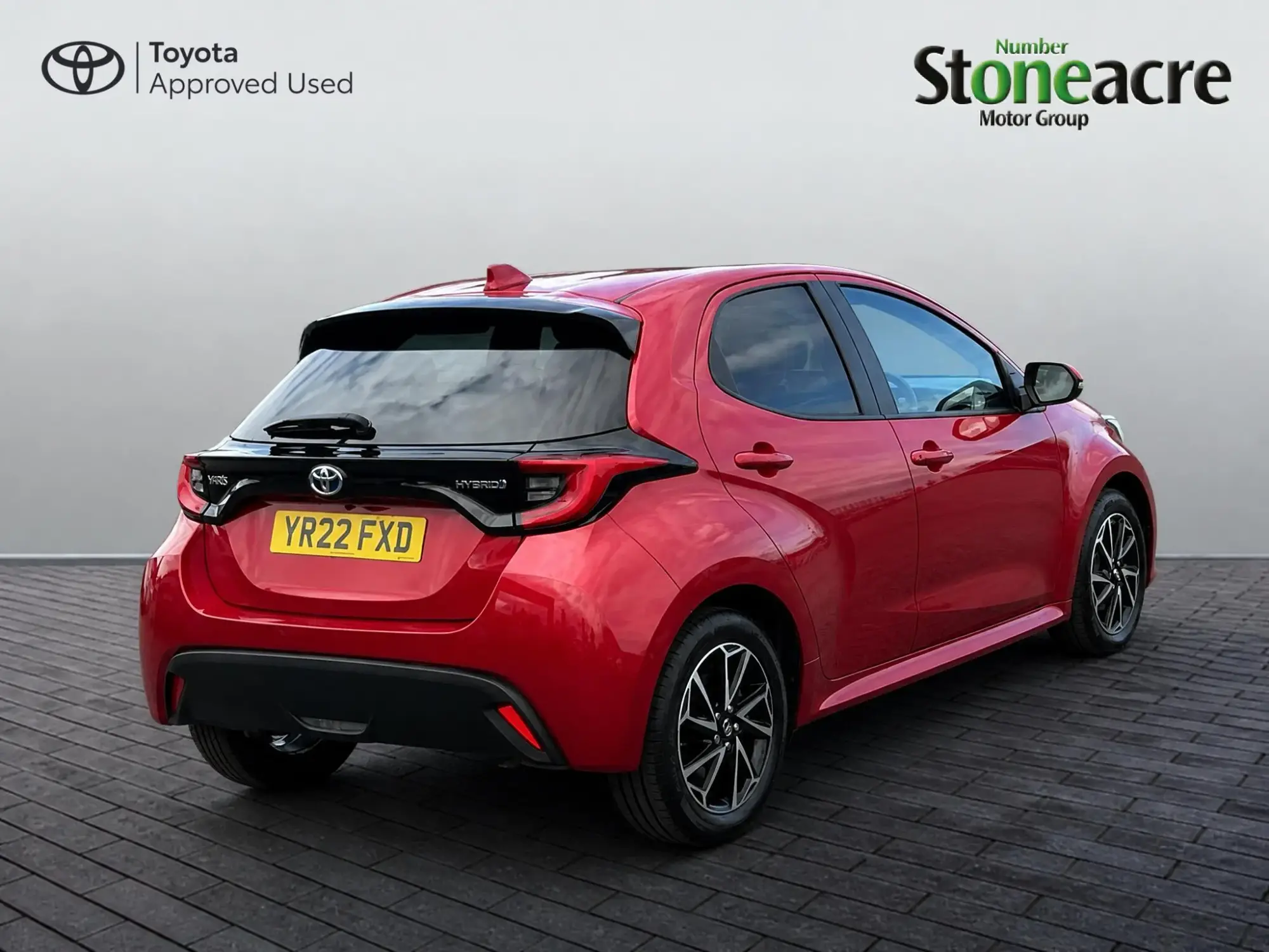 Toyota Yaris 1.5 Hybrid Design 5dr CVT YR22FXD Image 3