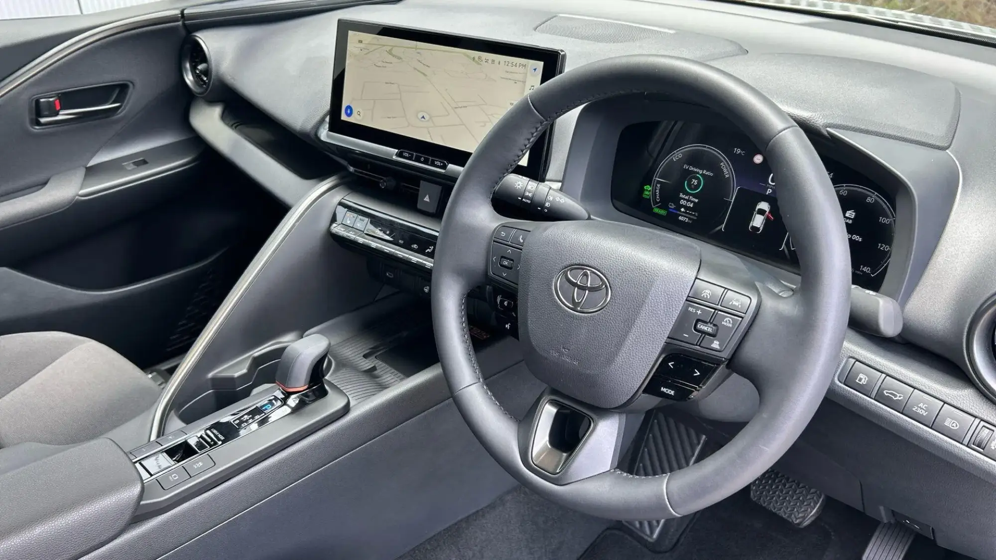 Toyota C-HR Plug-in Hybrid Image 10 Toyota C-HR Plug-in Hybrid Image 10
