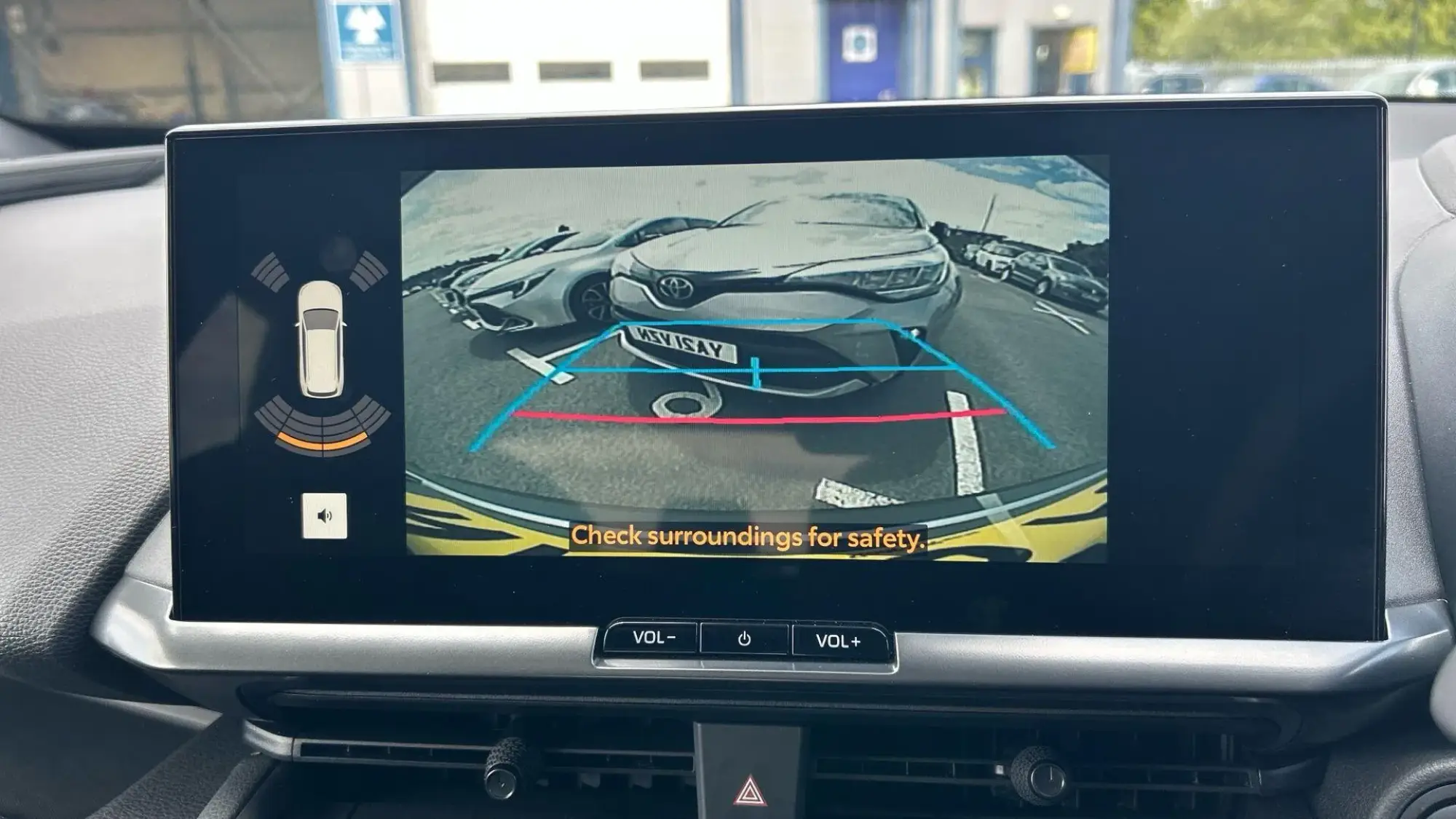 Toyota C-HR Plug-in Hybrid Image 24 Toyota C-HR Plug-in Hybrid Image 24