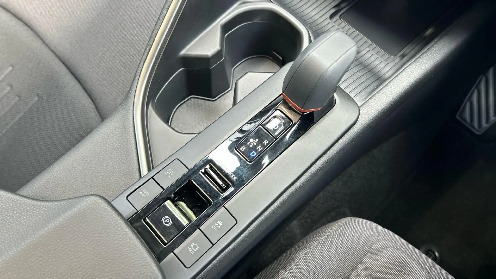 Toyota C-HR Plug-in Hybrid Image 35 Toyota C-HR Plug-in Hybrid Image 35