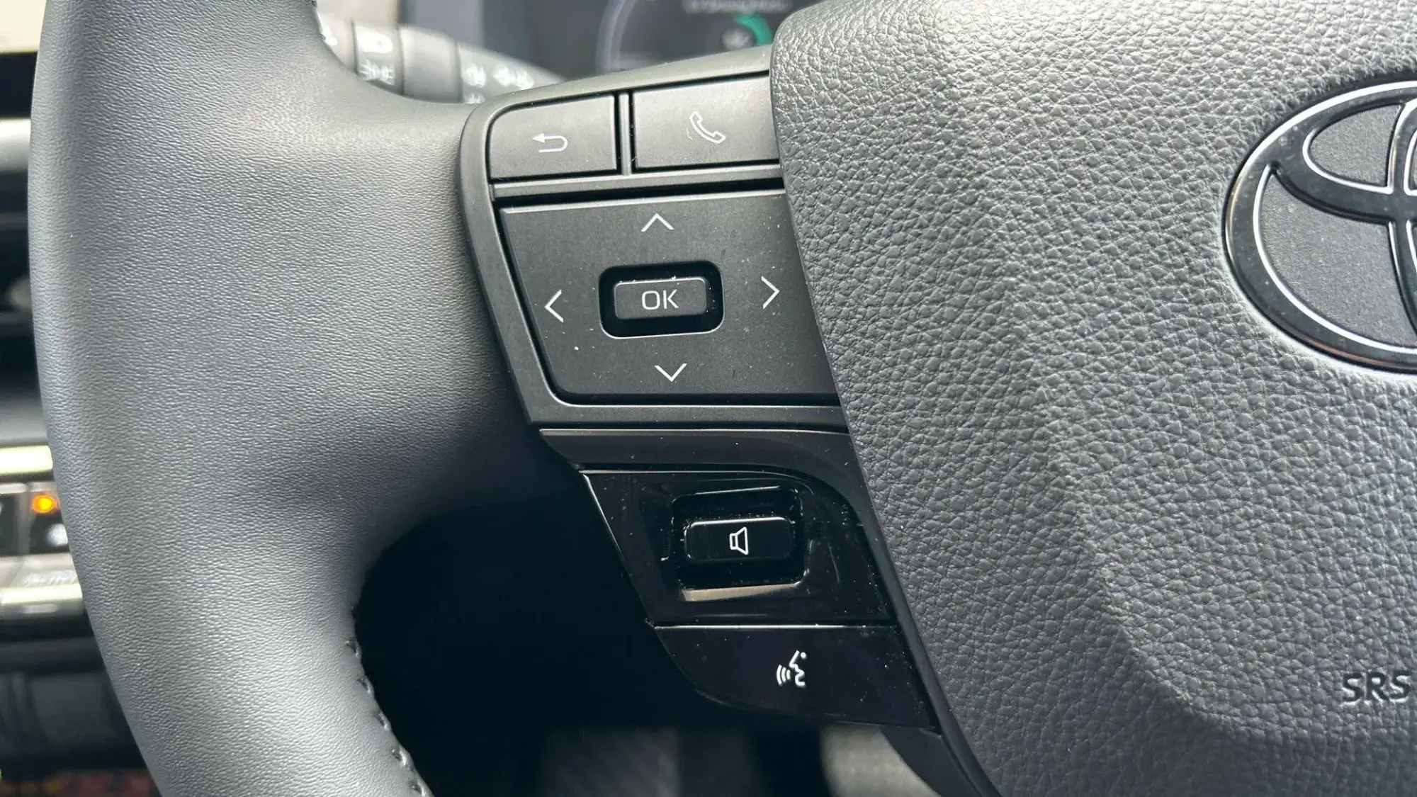 Toyota C-HR Plug-in Hybrid Image 38 Toyota C-HR Plug-in Hybrid Image 38