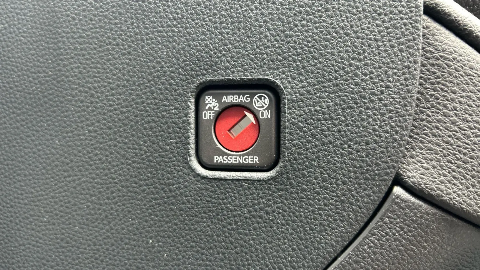 Toyota C-HR Plug-in Hybrid Image 44 Toyota C-HR Plug-in Hybrid Image 44