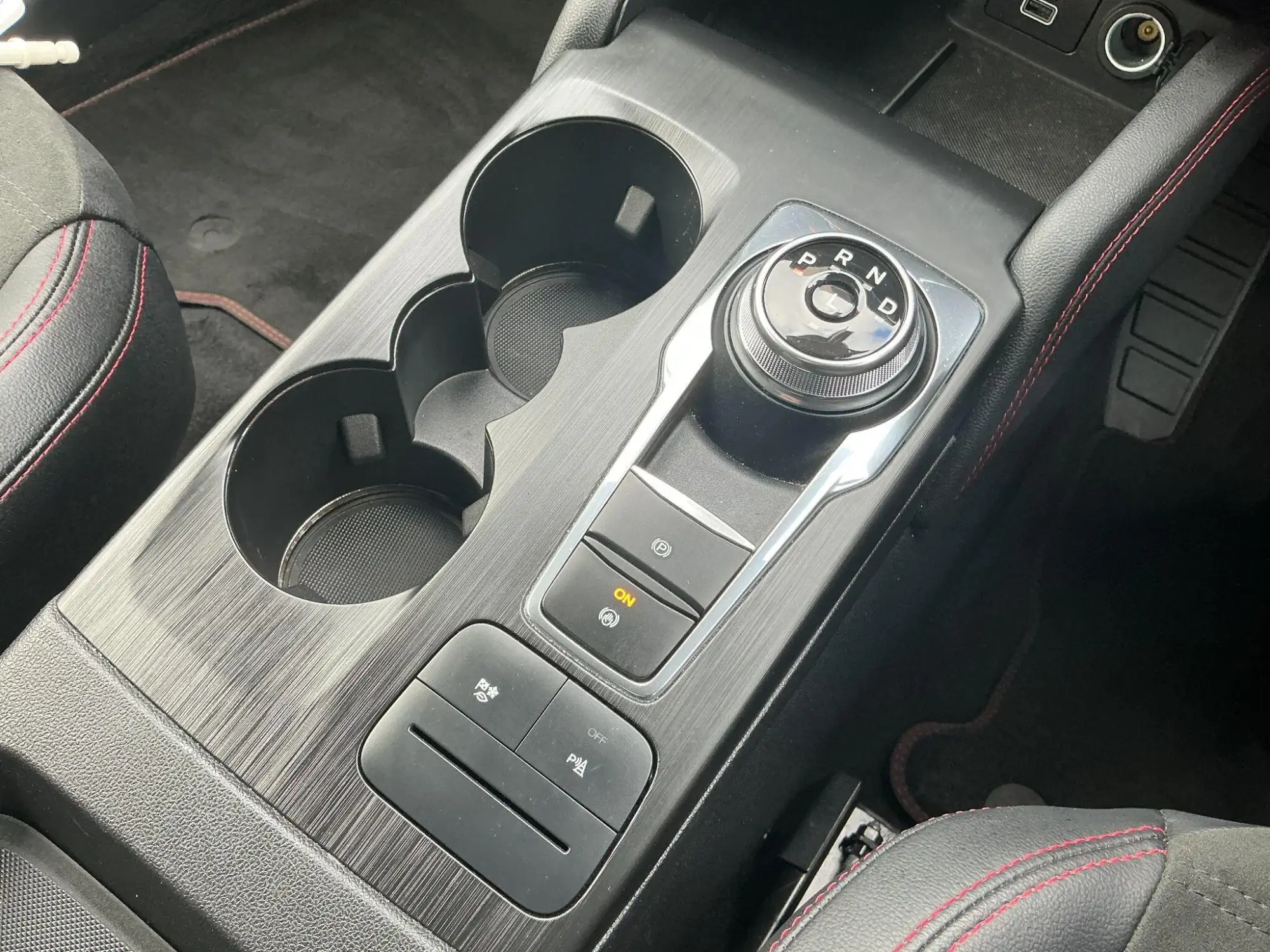 Ford Kuga Hybrid Image 10